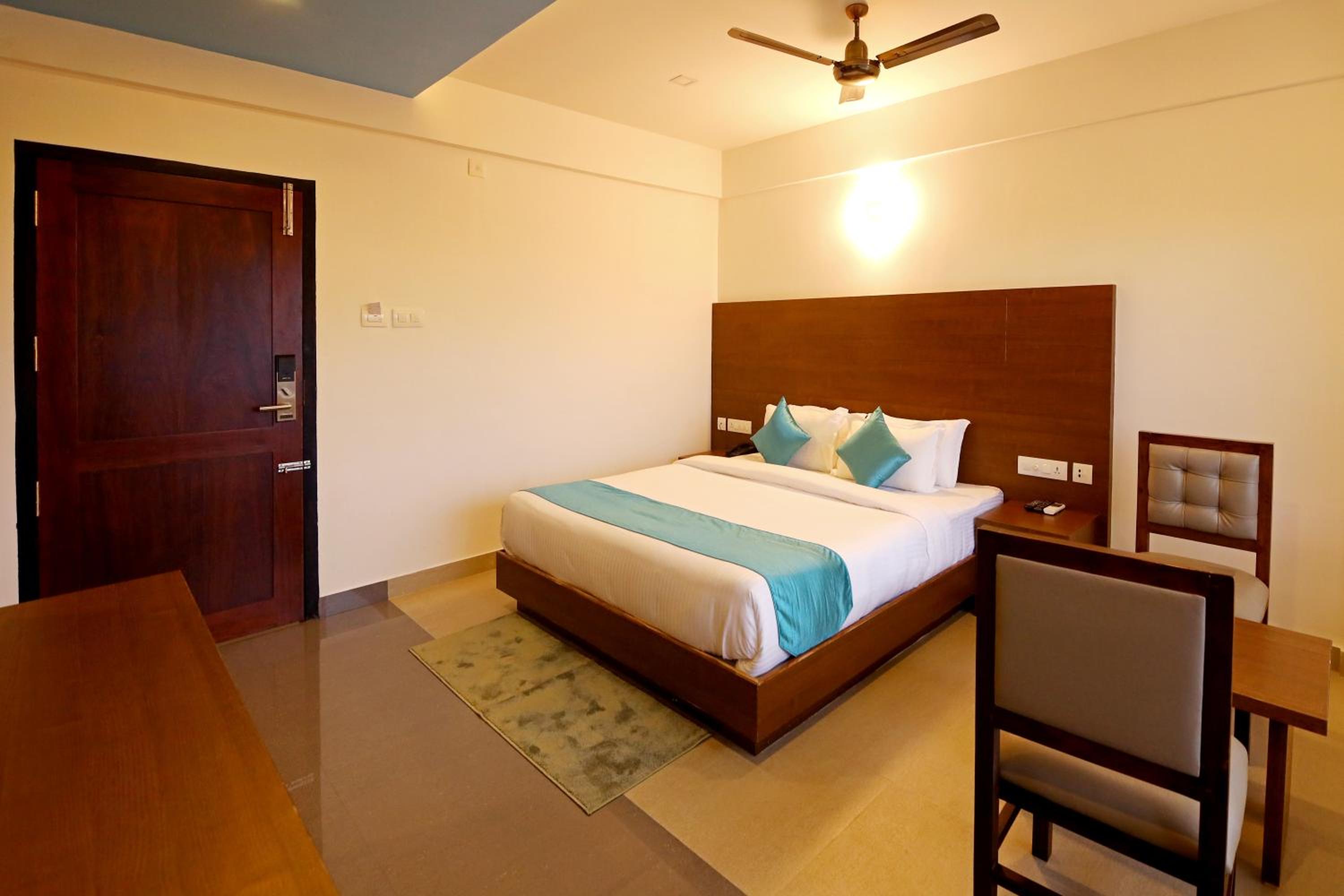 Deluxe Room - Photo 8