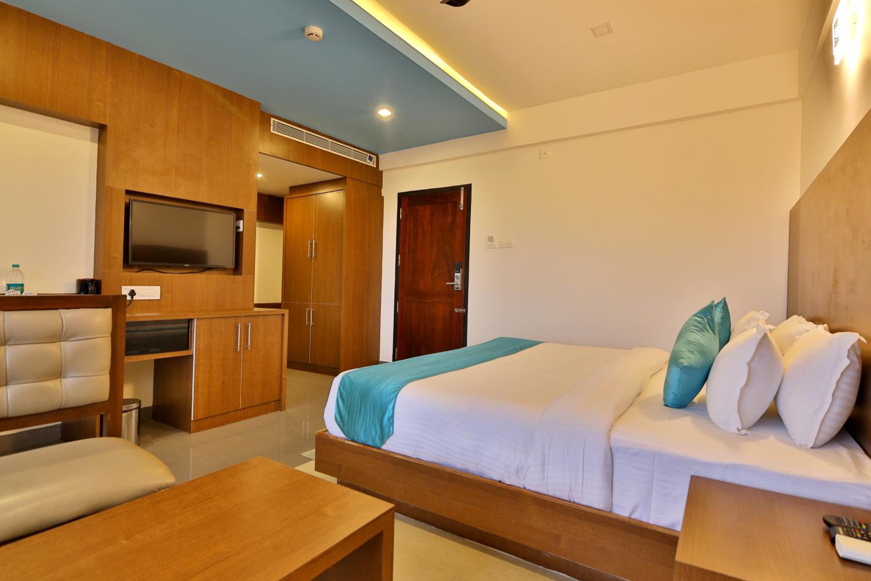 Deluxe Room - Photo 9