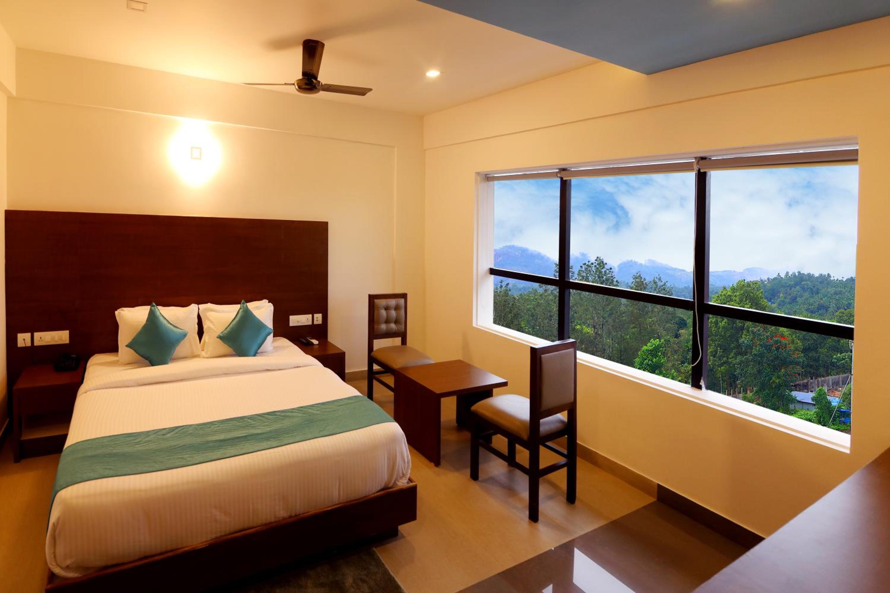 Deluxe Room - Photo 6