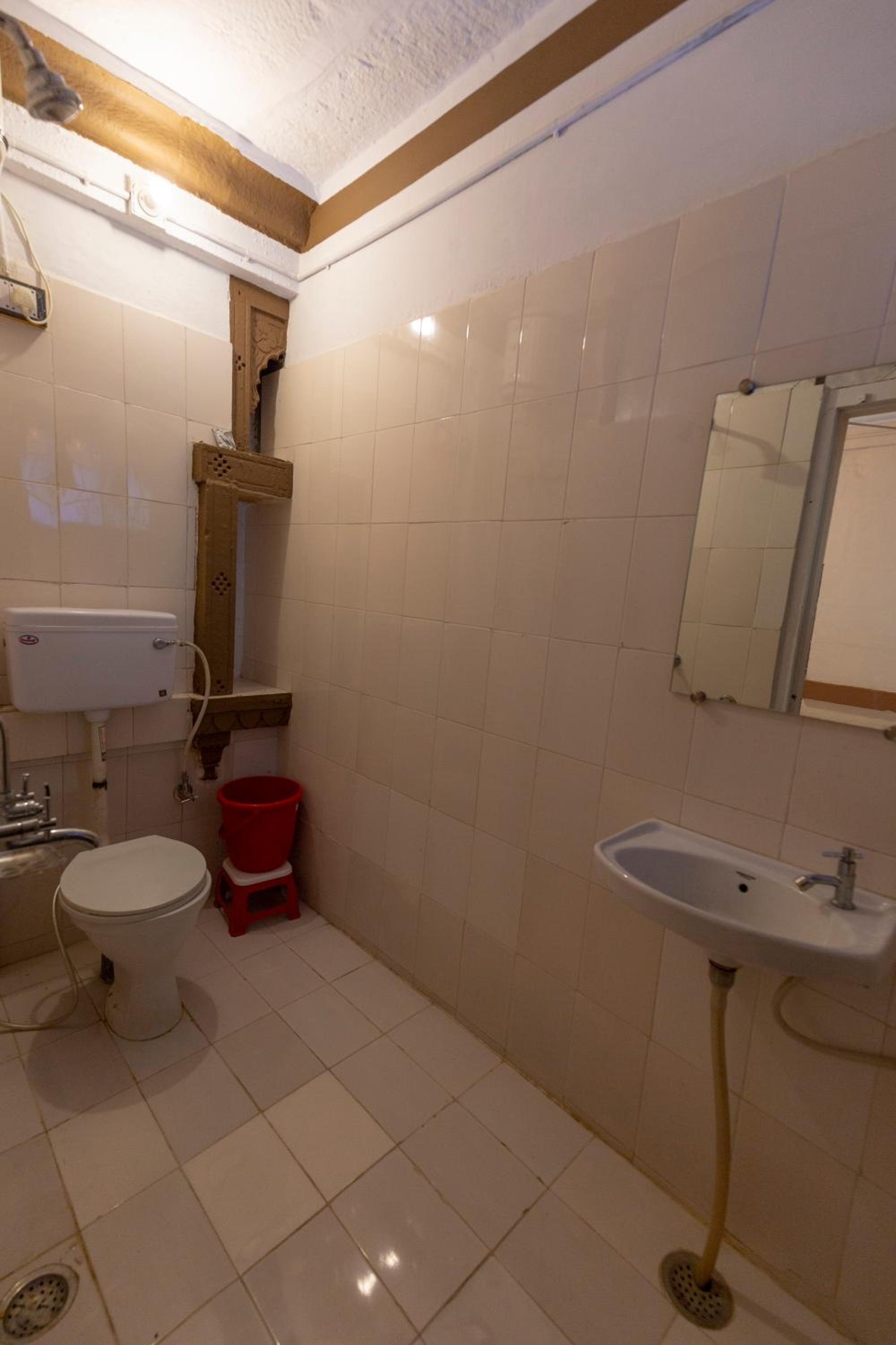 Budget Double Room - Photo 28