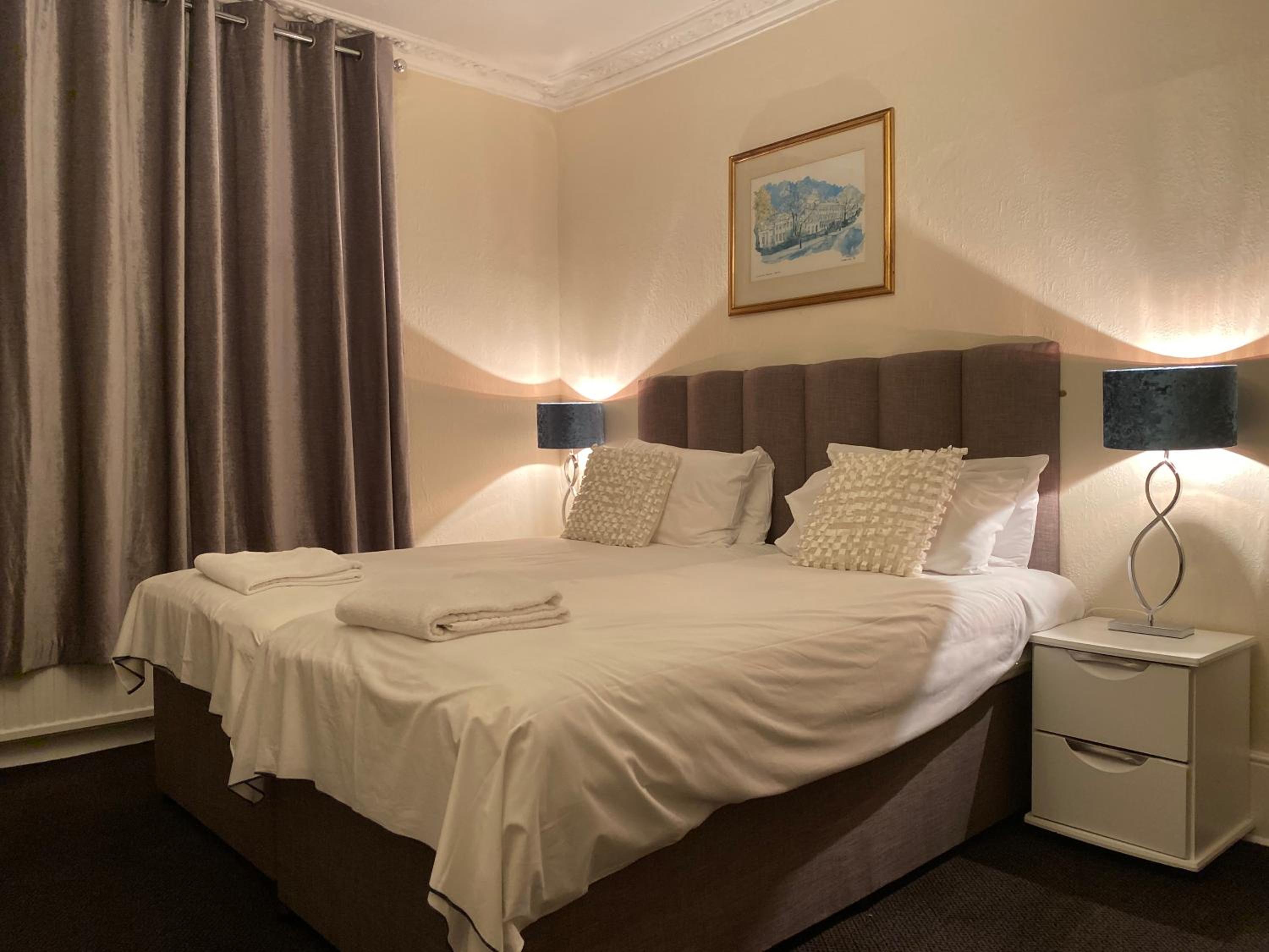 Standard Twin Room - Photo 10
