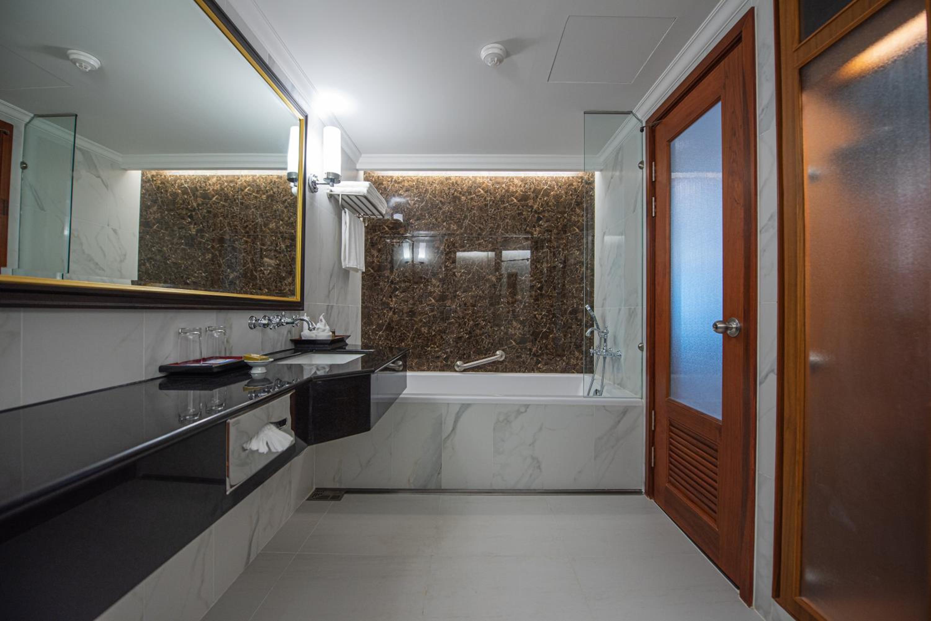 Premier Deluxe Room - Photo 7