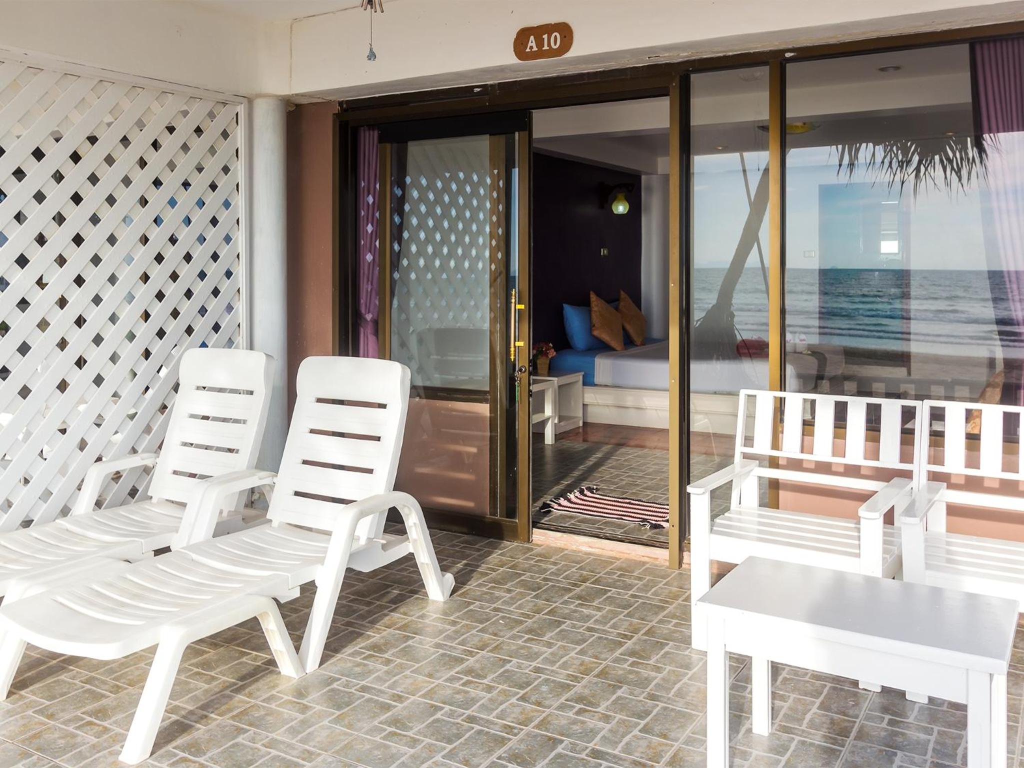 Double Room with Beach View photo 2