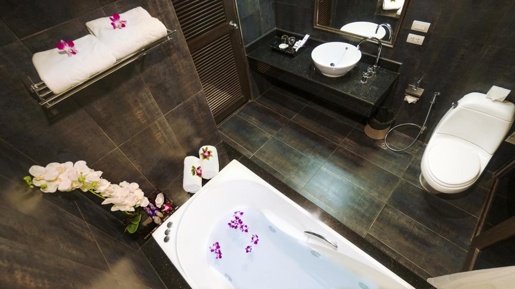 Villa with Pool Access - Photo 5