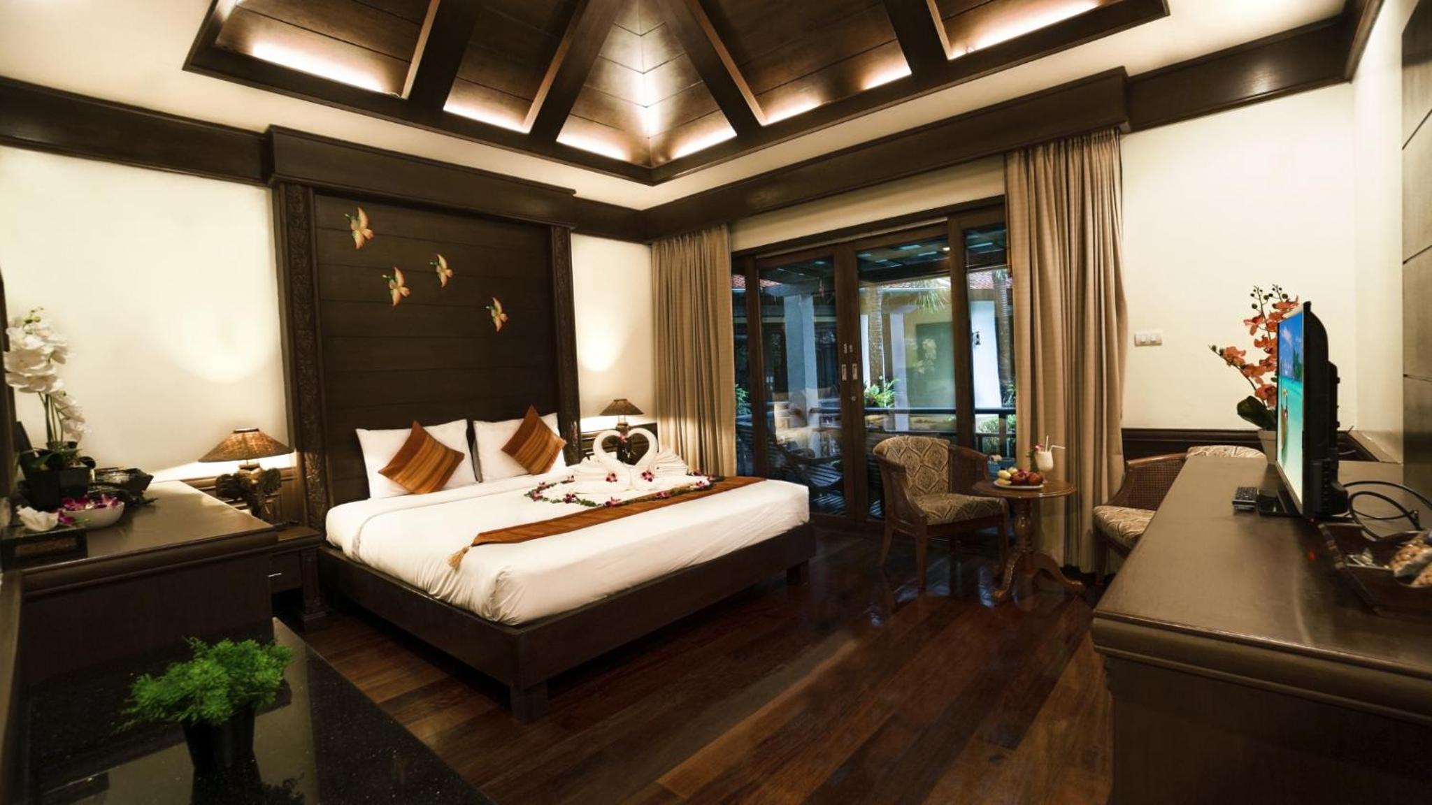 Villa with Pool Access - Photo 21