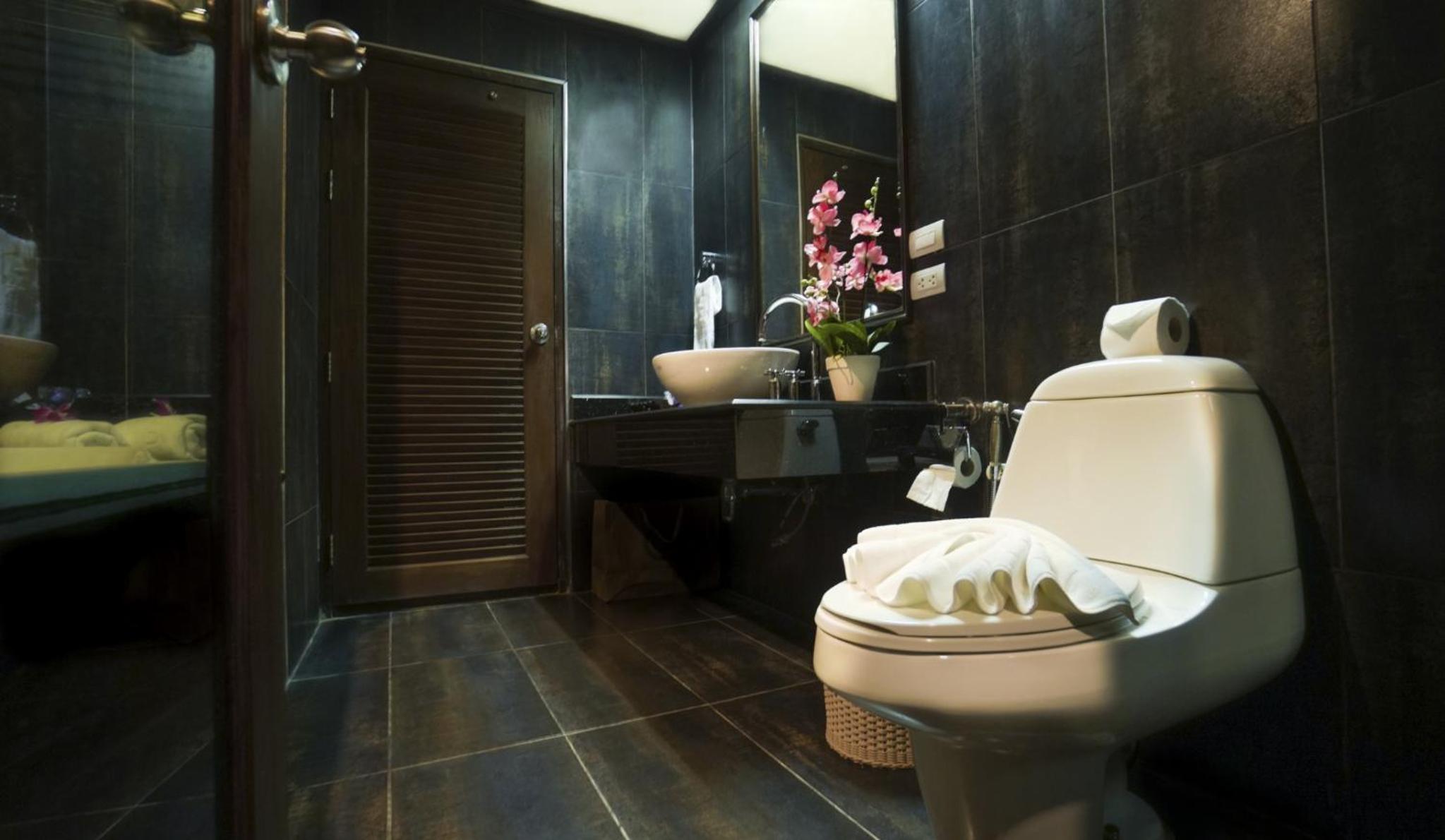 Villa with Pool Access - Photo 18