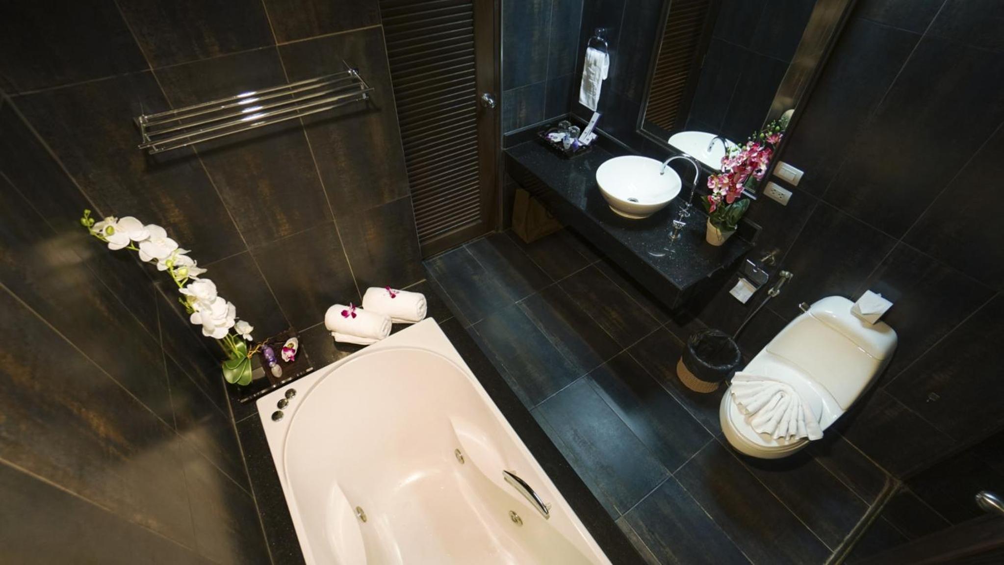 Villa with Pool Access - Photo 17