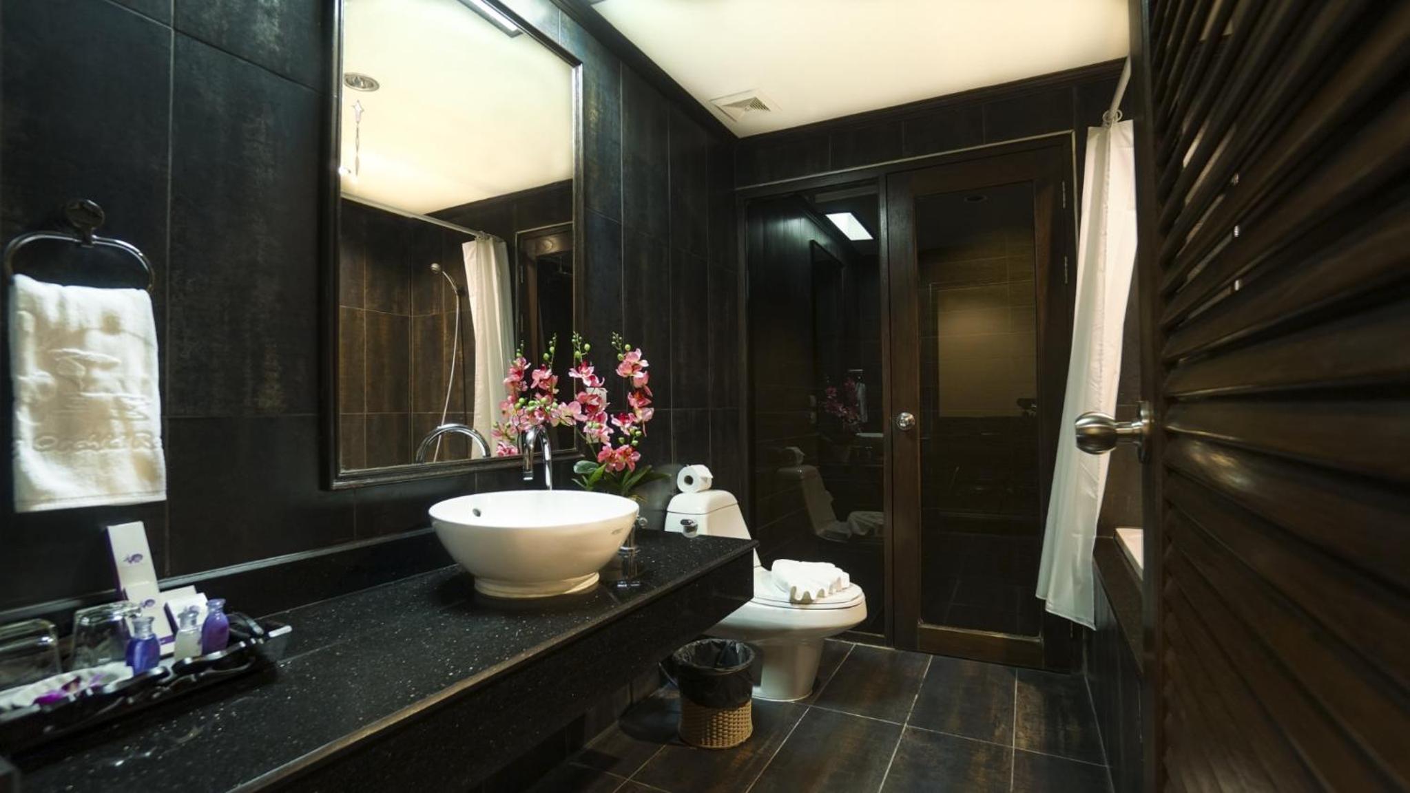 Villa with Pool Access - Photo 16