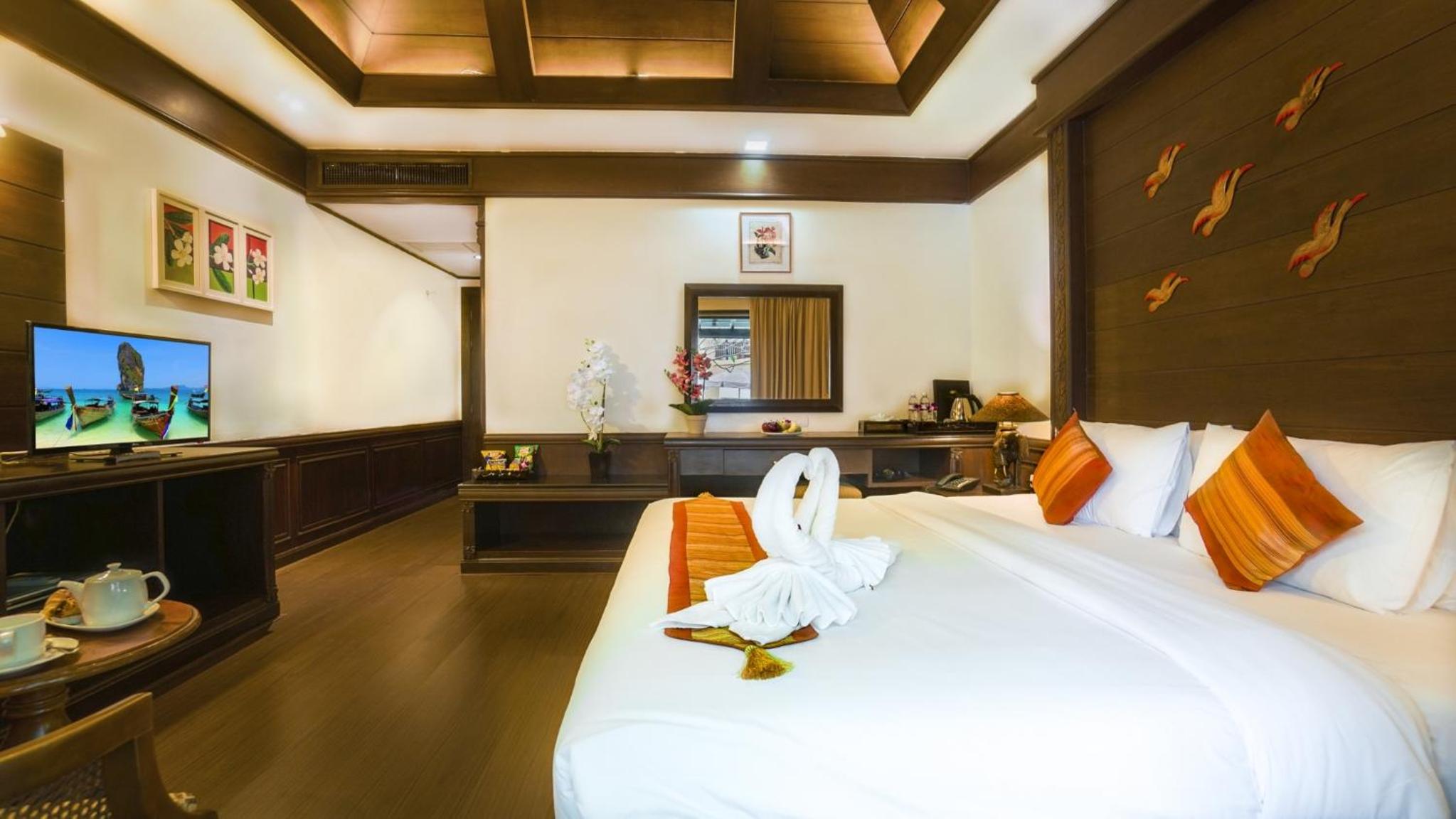 Villa with Pool Access - Photo 9