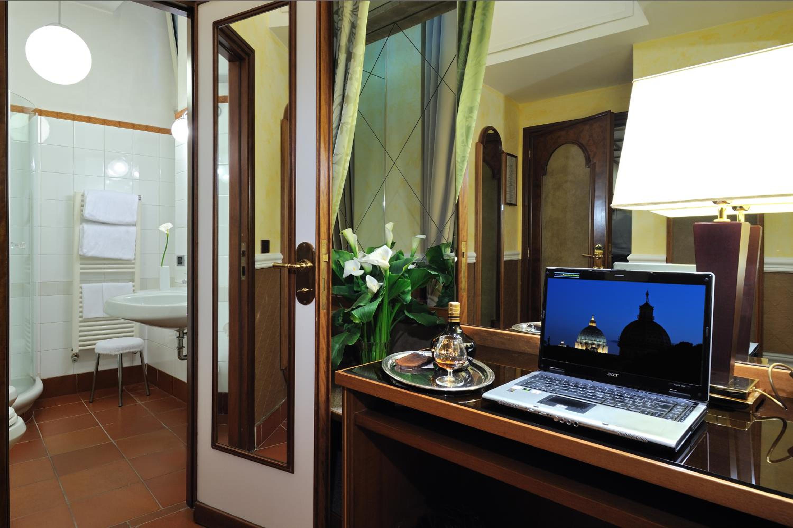 Economy Double or Twin Room - Basement thumbnail 5