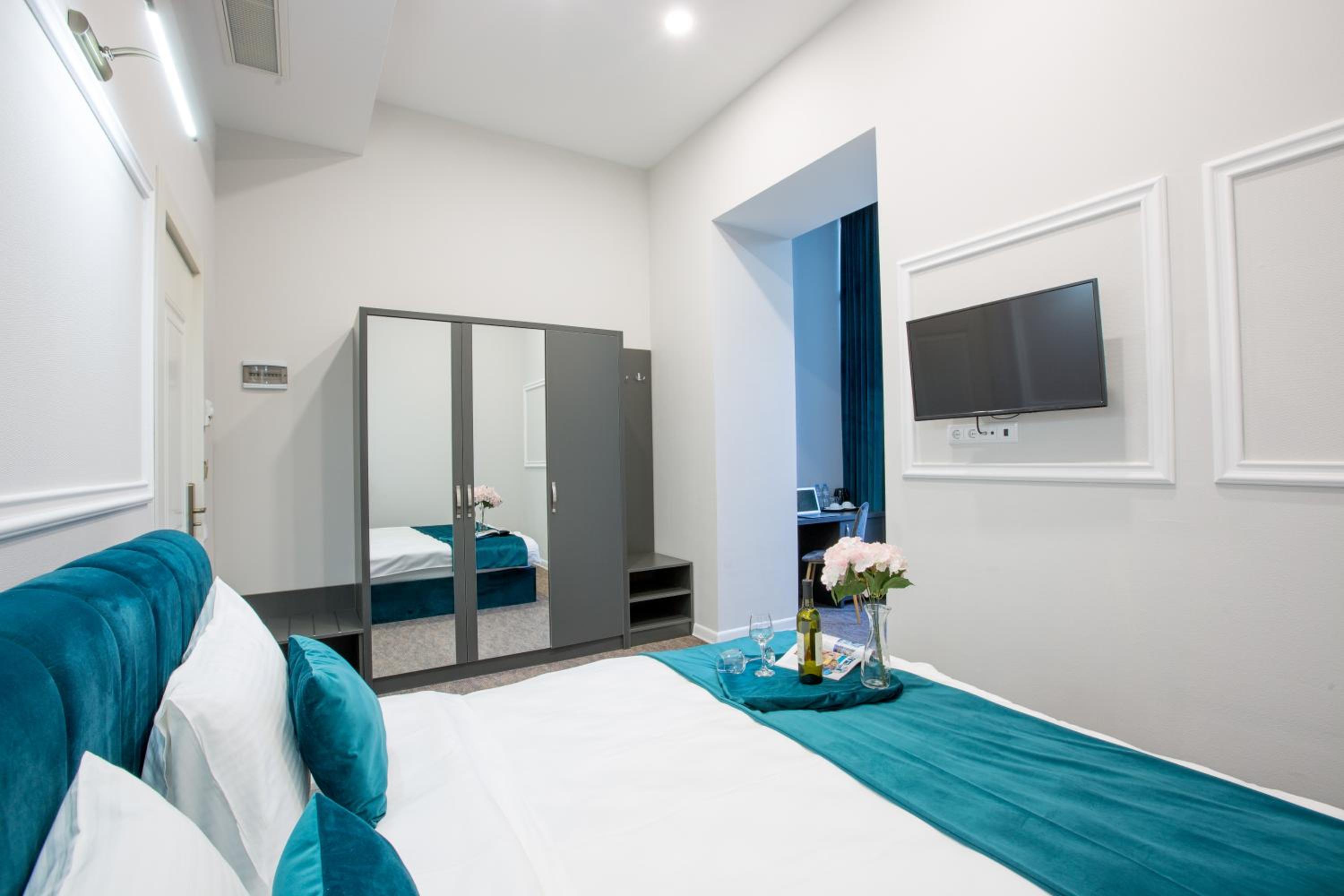 Standard Double Room - Photo 6