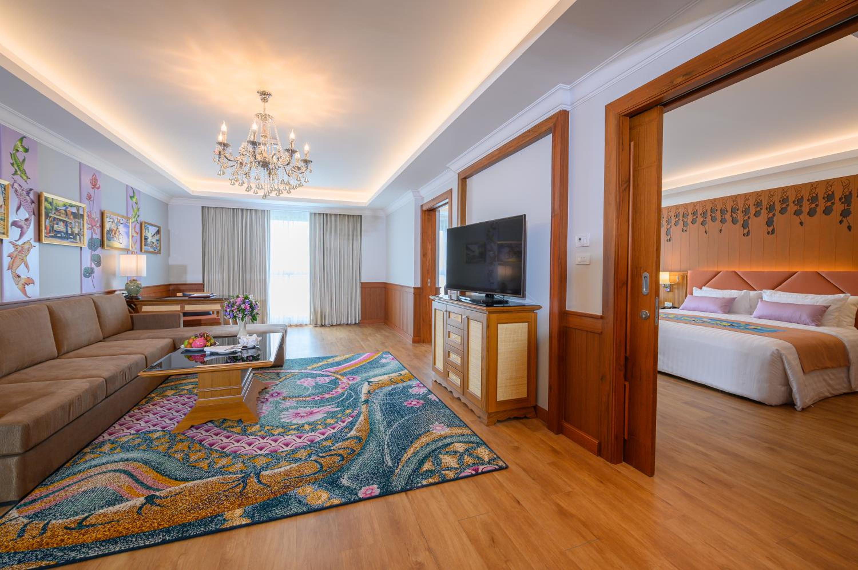 Executive Suite - Photo 1
