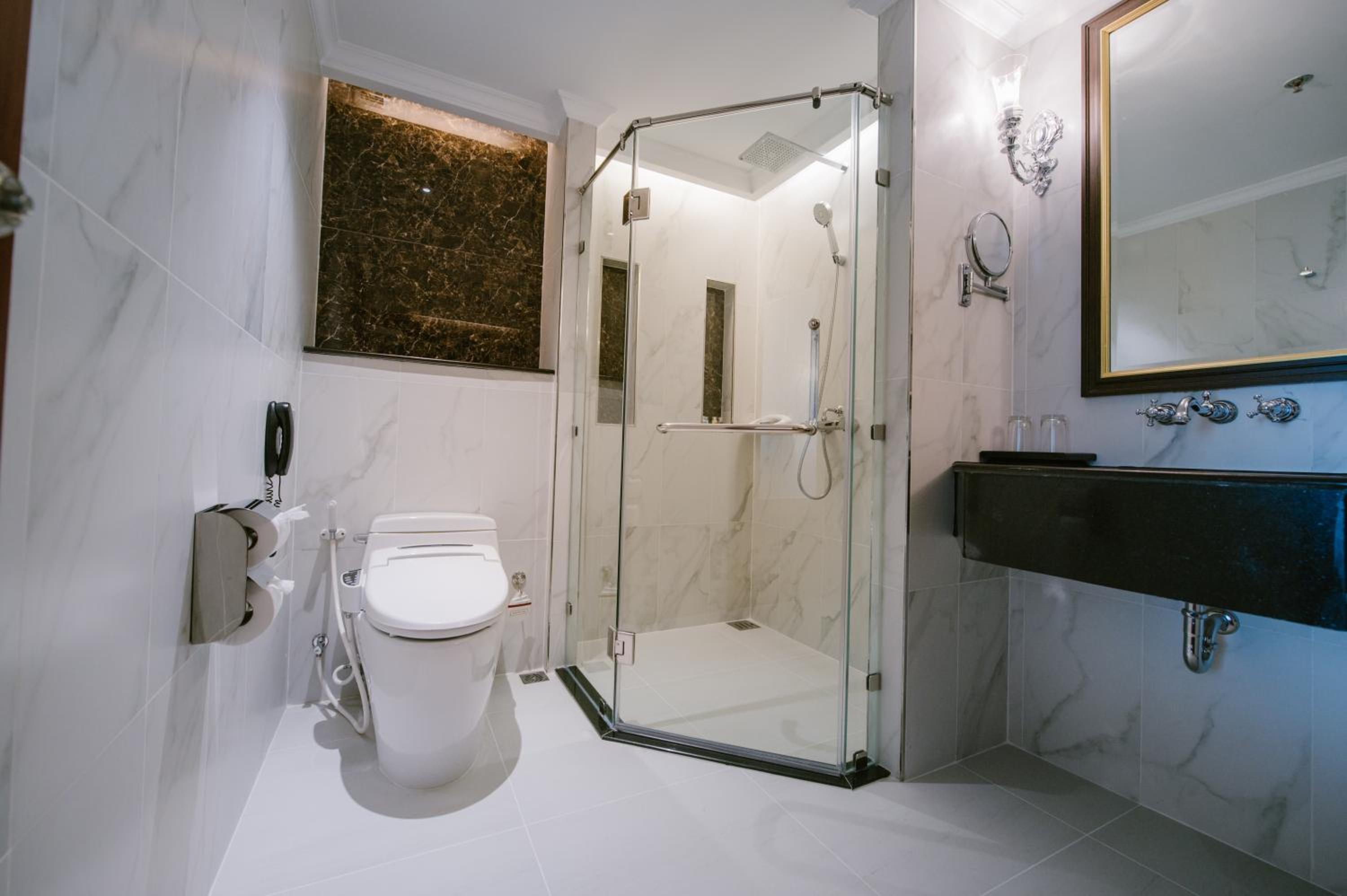 Executive Suite - Photo 20