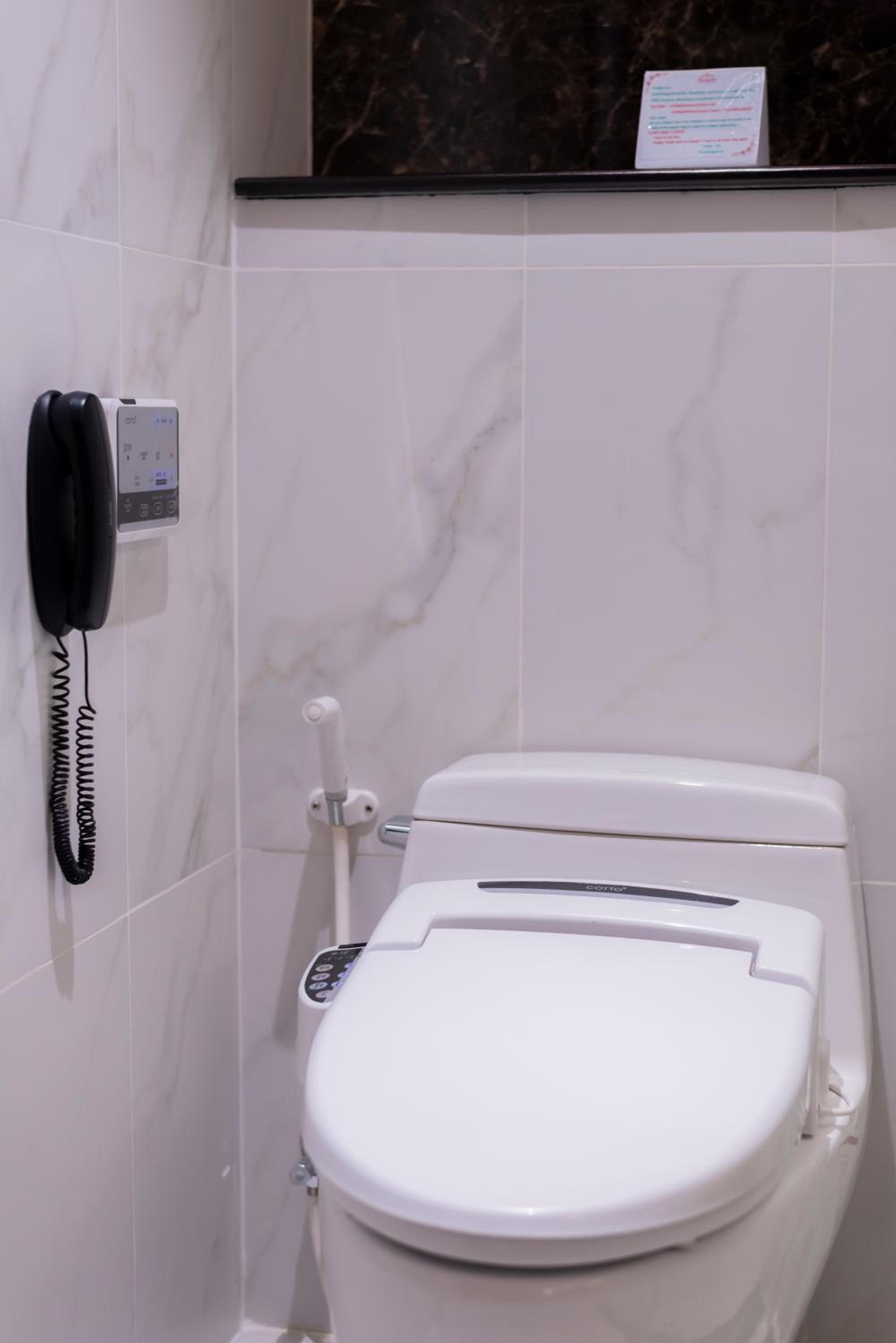 Executive Suite - Photo 11