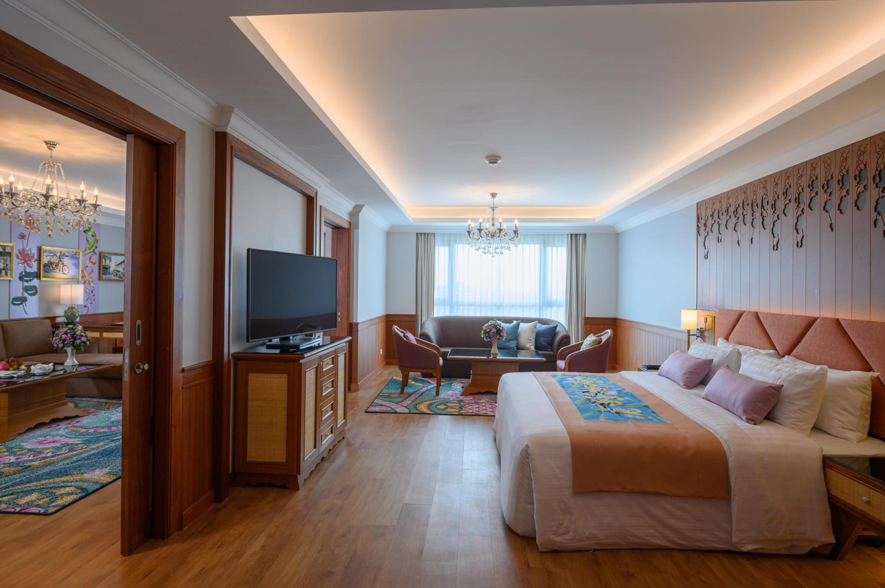 Executive Suite - Photo 7