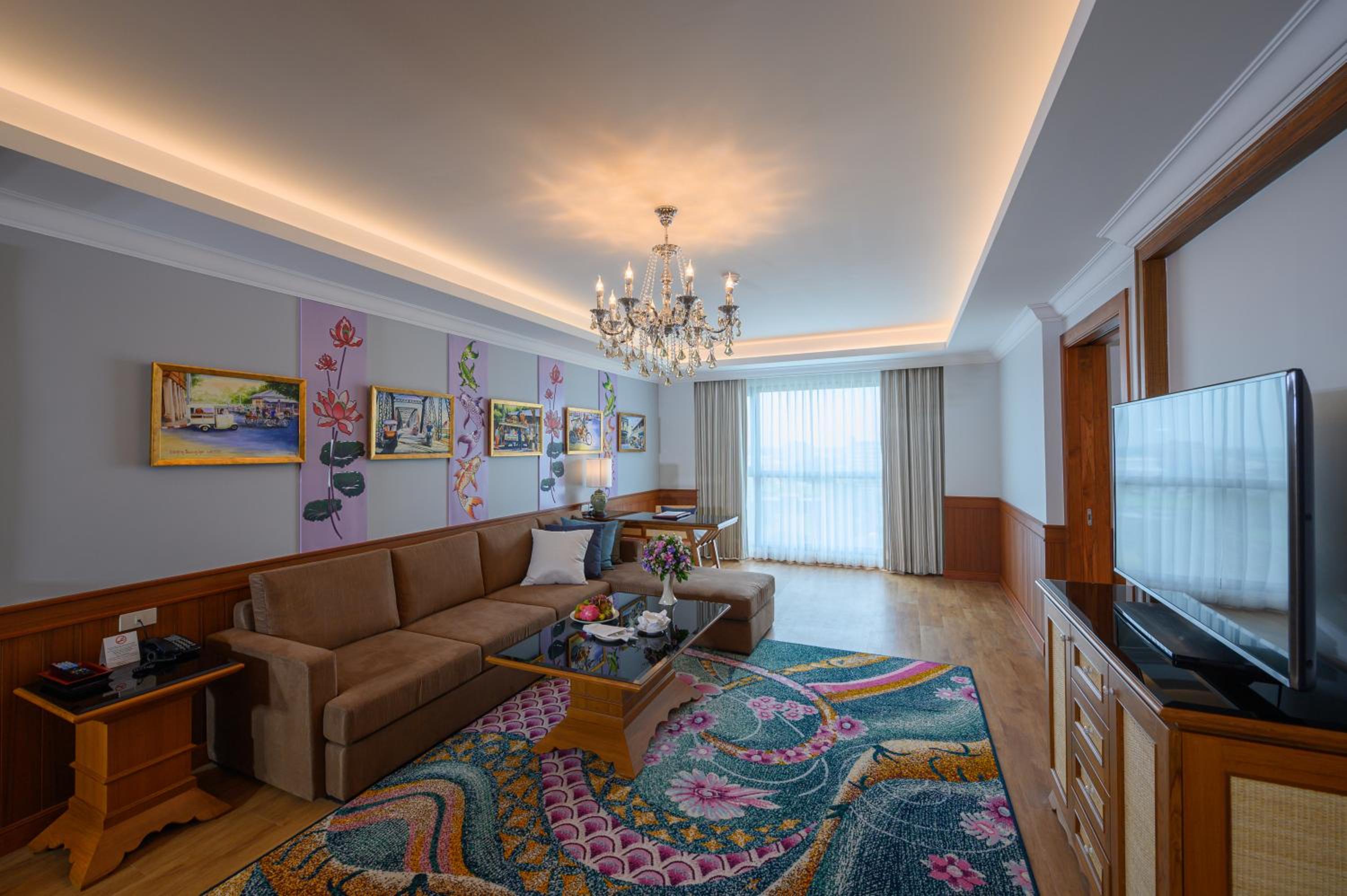 Executive Suite - Photo 6