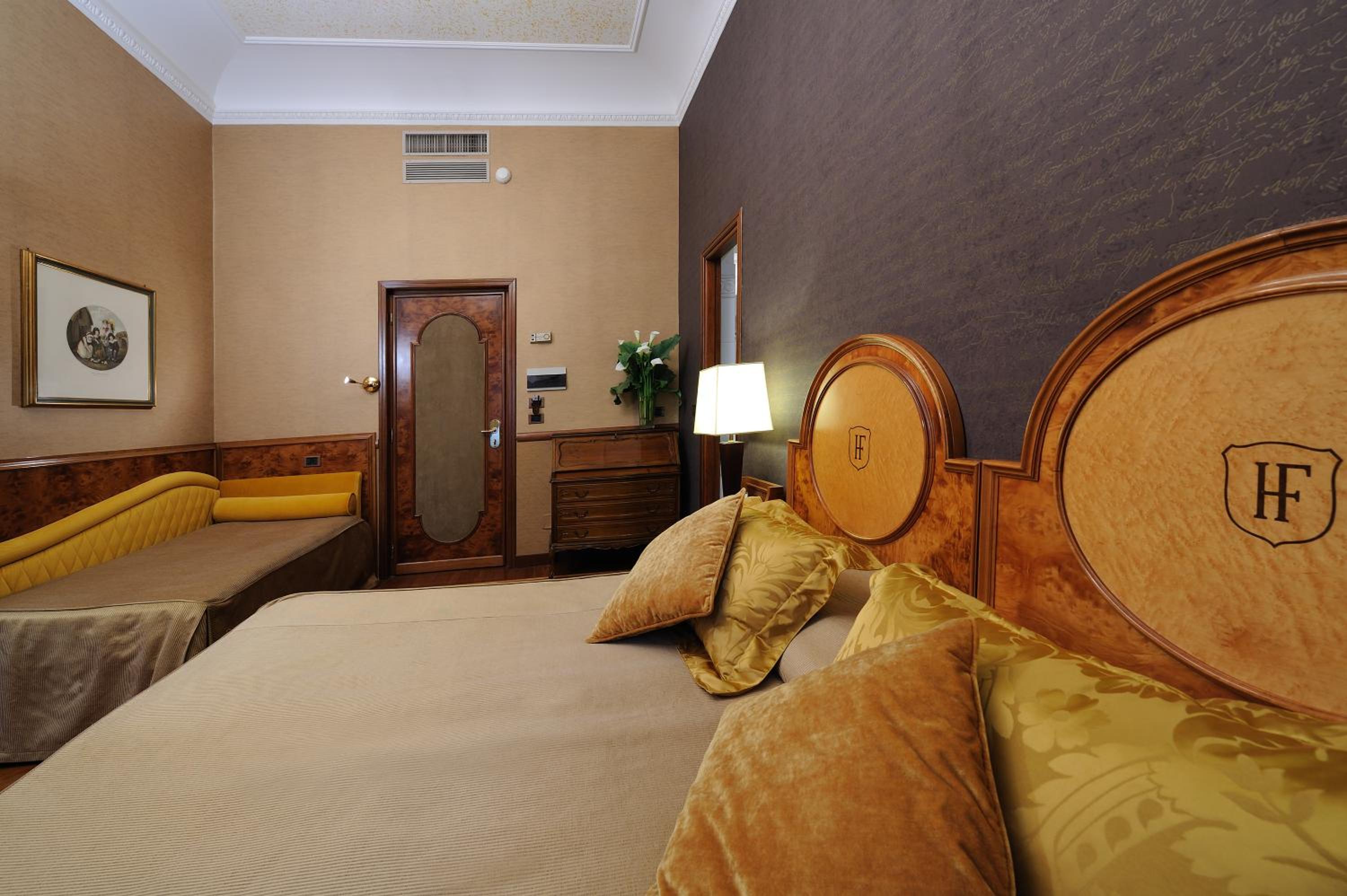 Family Room (2 Adults + 2 Children)
