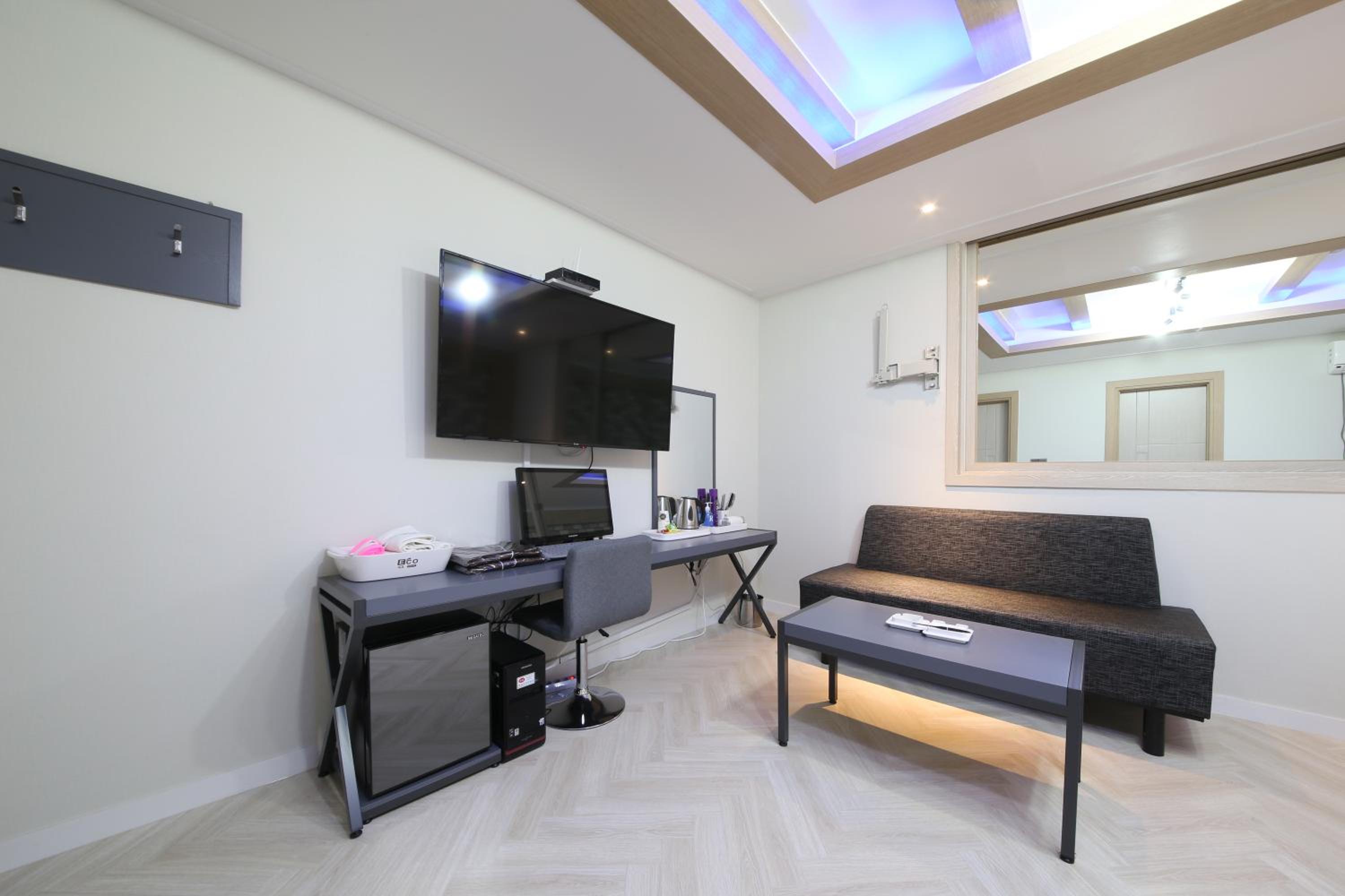 Twin Room - Photo 4