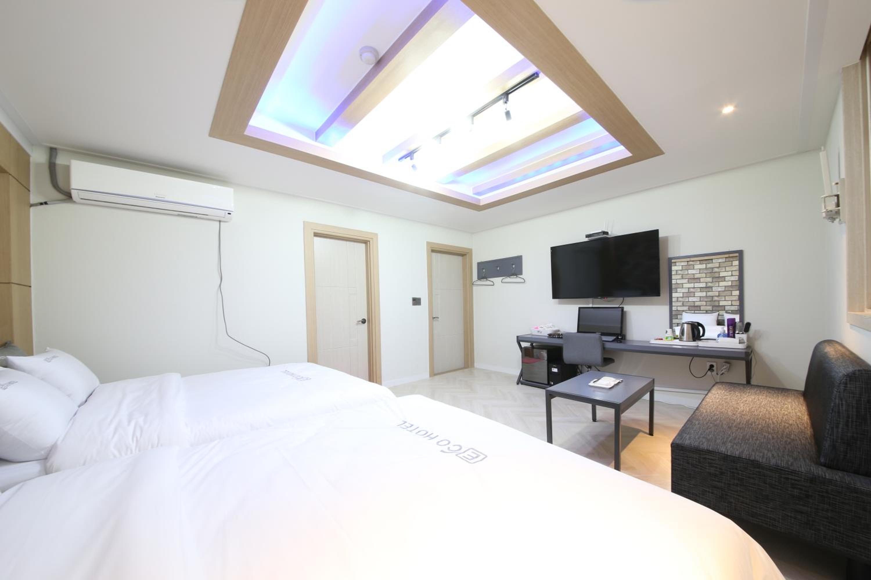 Twin Room - Photo 6