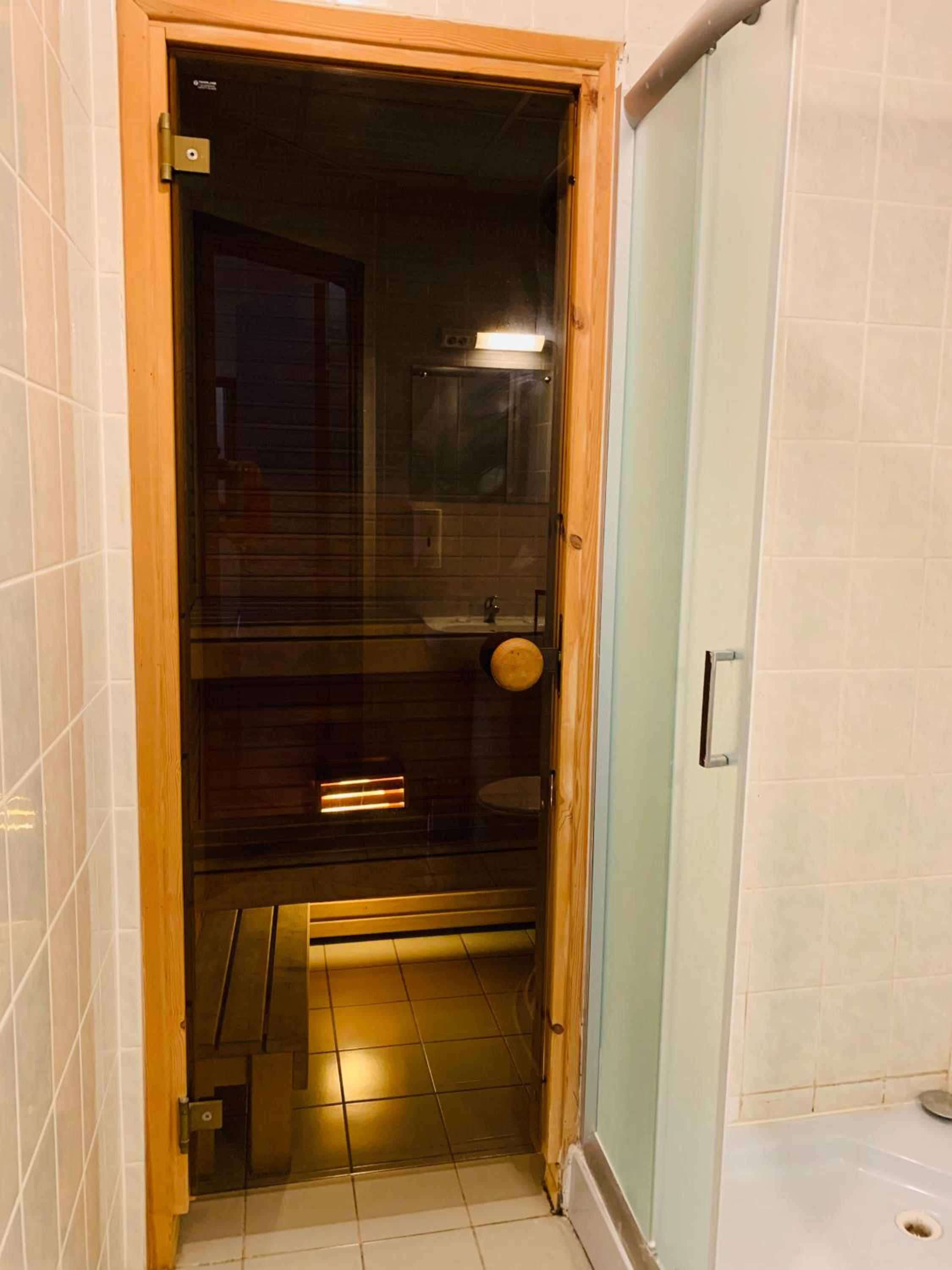 Large Twin Room - Photo 4