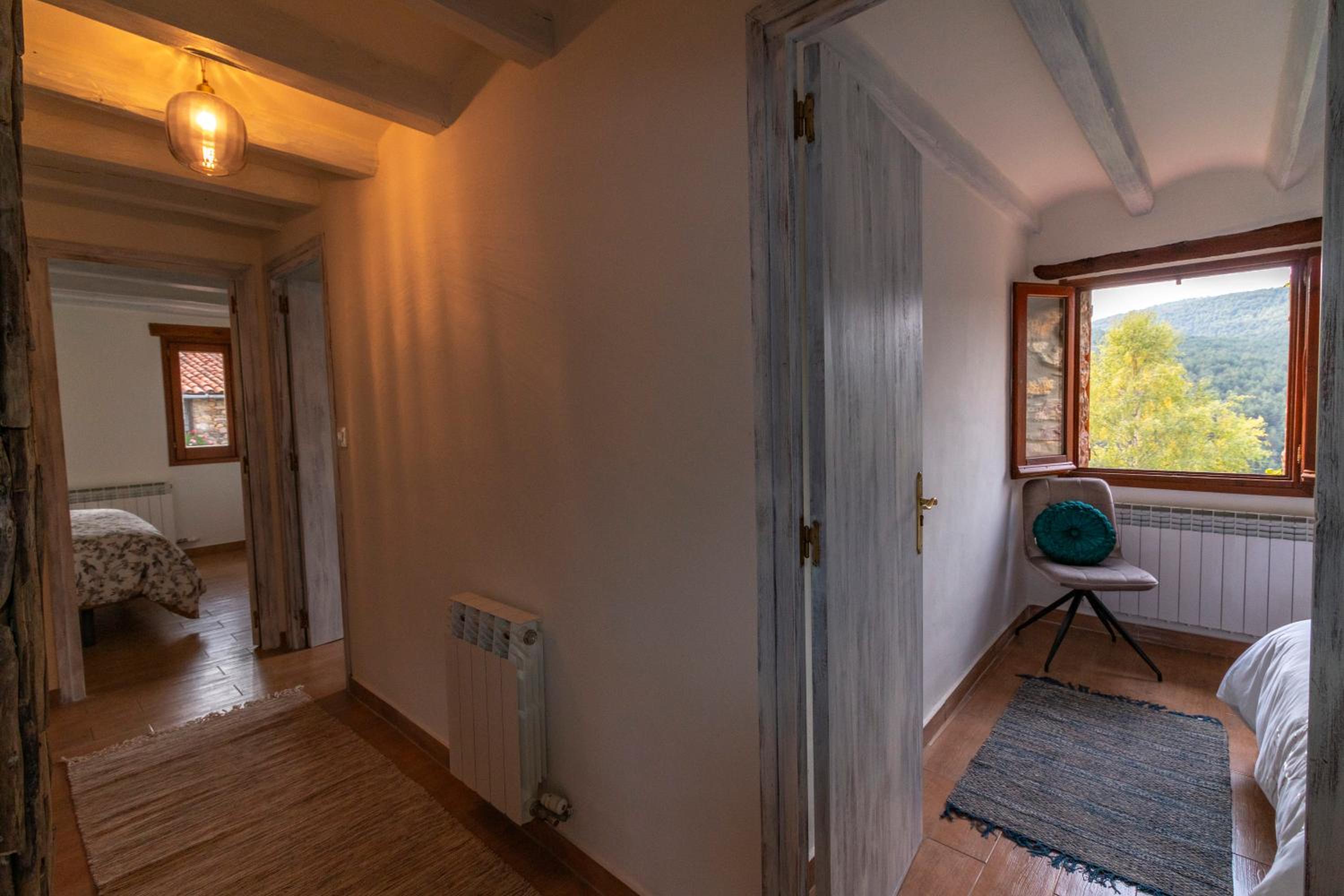Seven-Bedroom House photo 2
