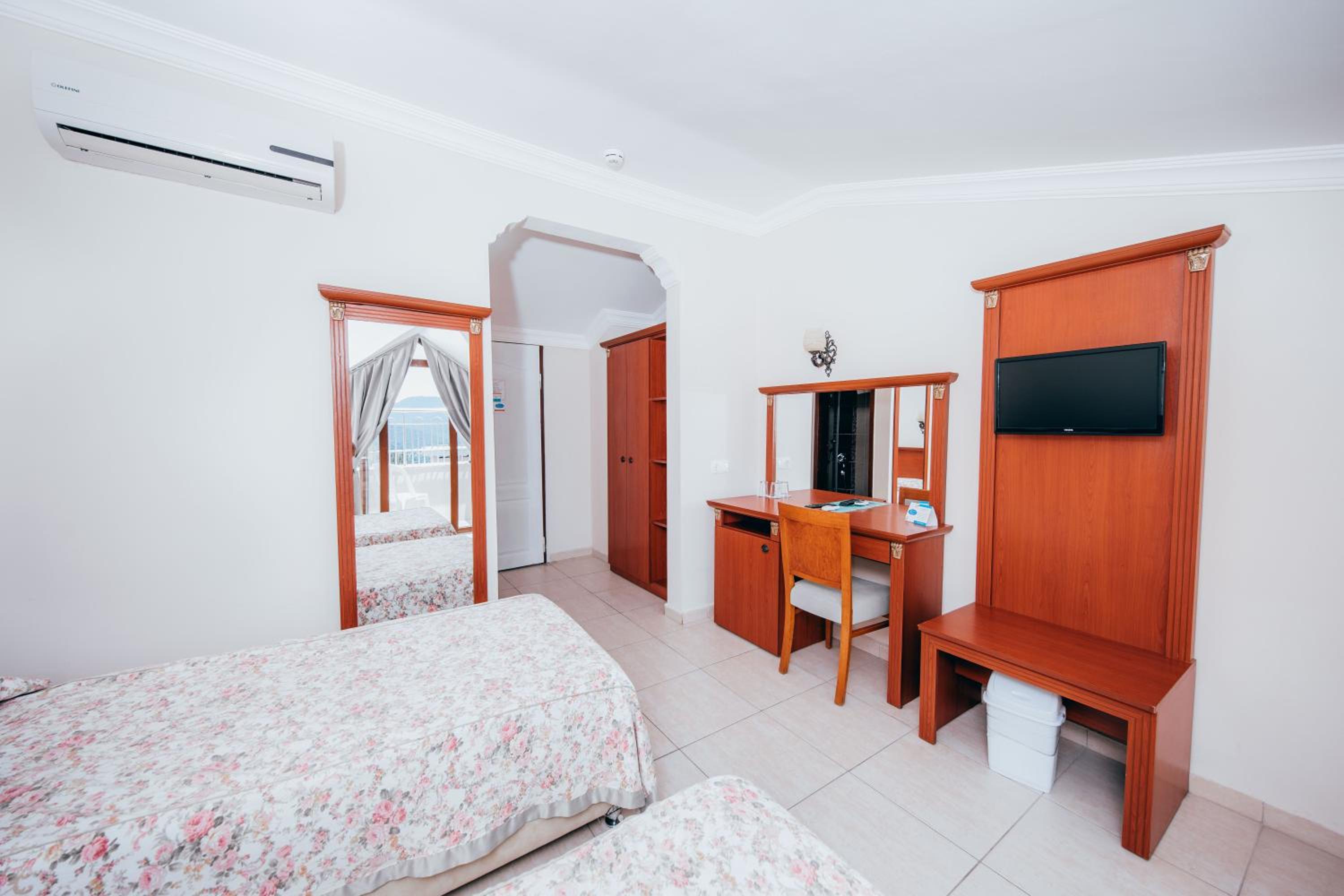 Double Or Twin Room With Garden View photo 2