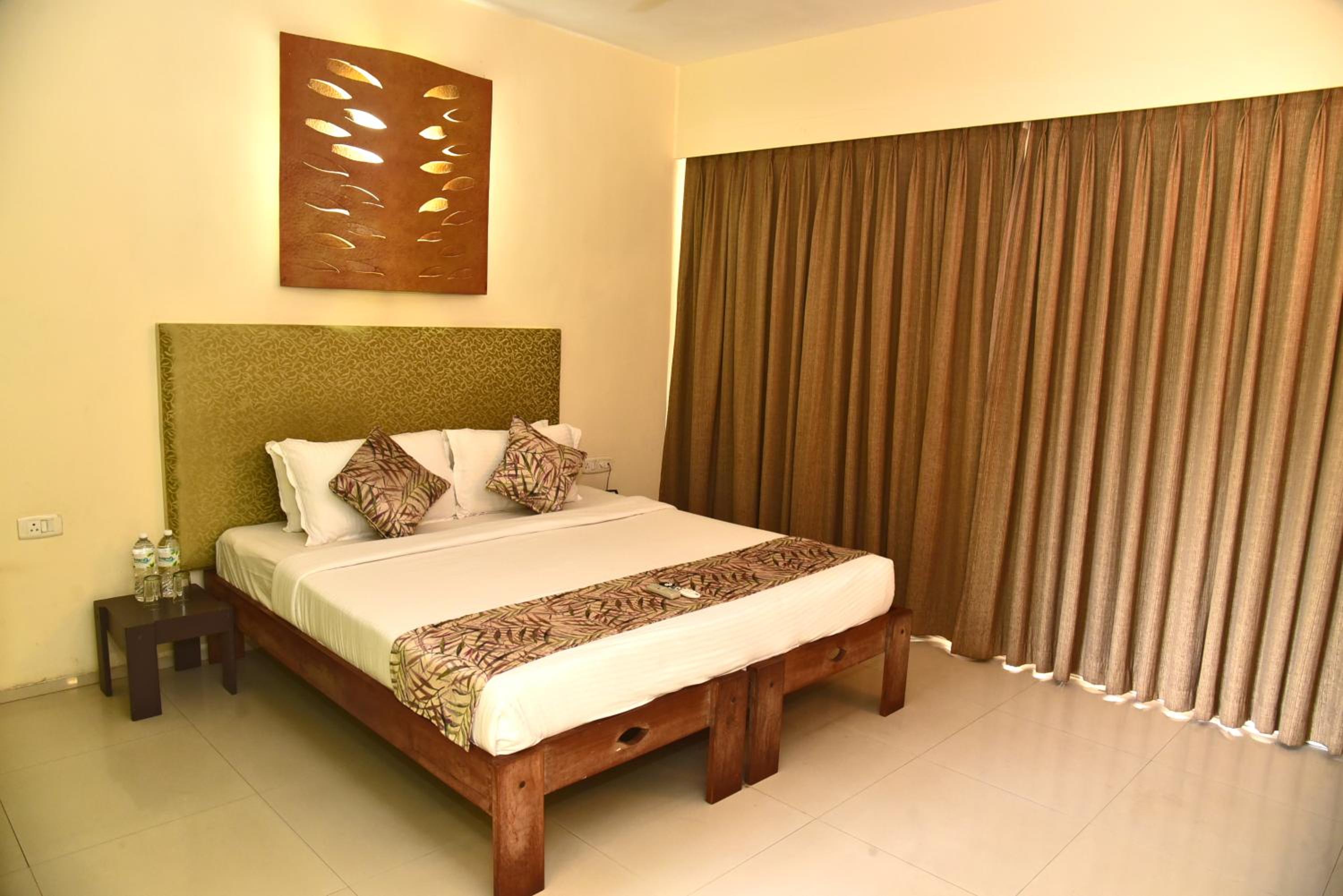 Deluxe Room - Photo 5