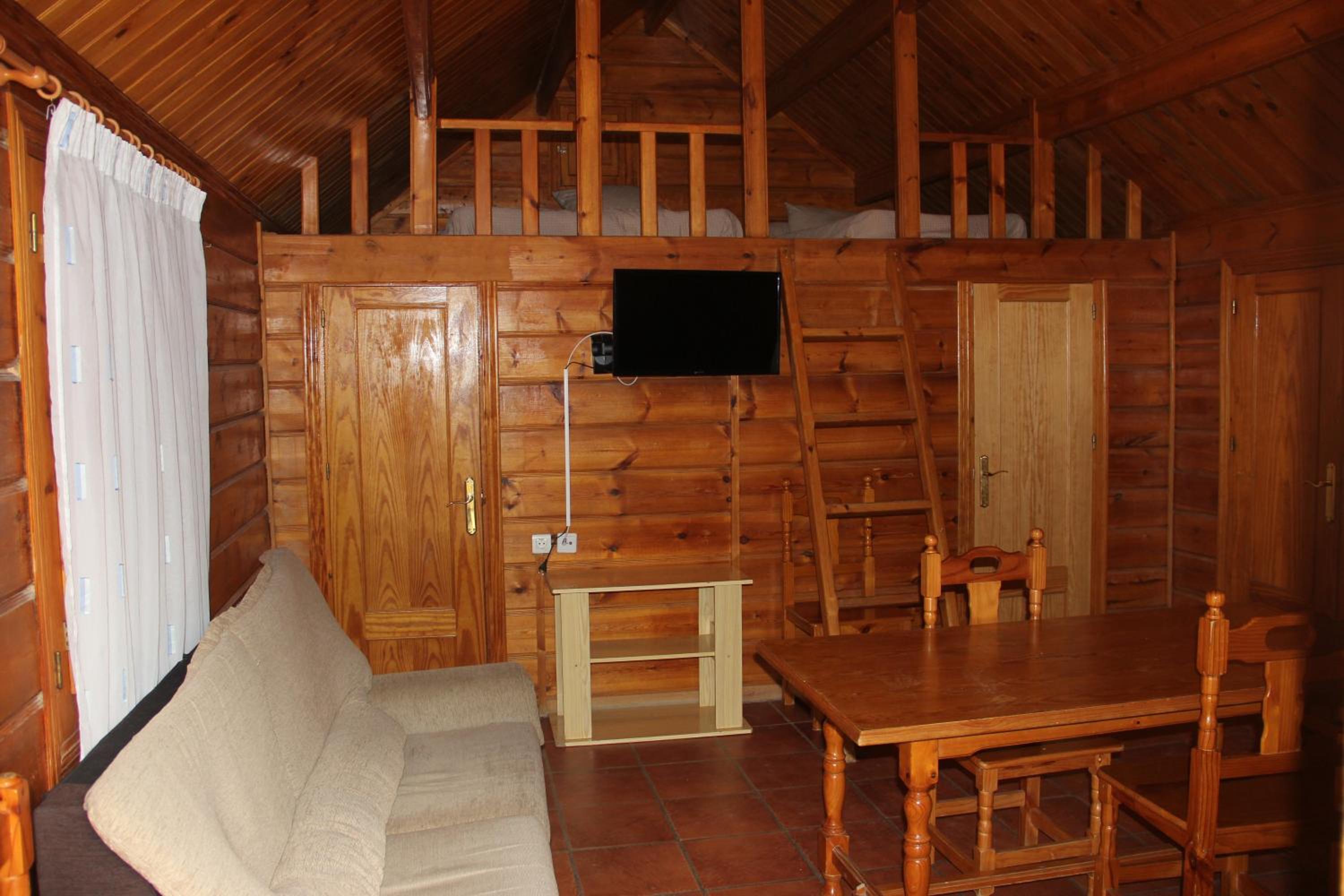 Bungalow de Tres Habitaciones (7 Adultos)