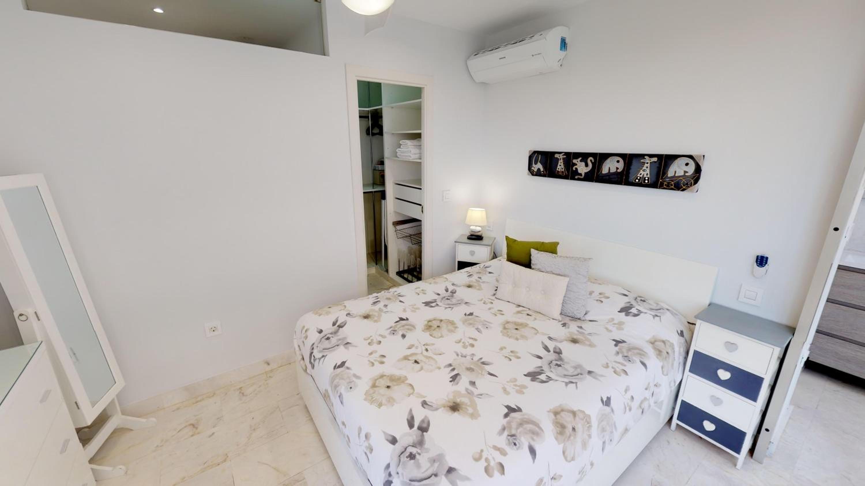 Apartment with Sea View - Photo 3