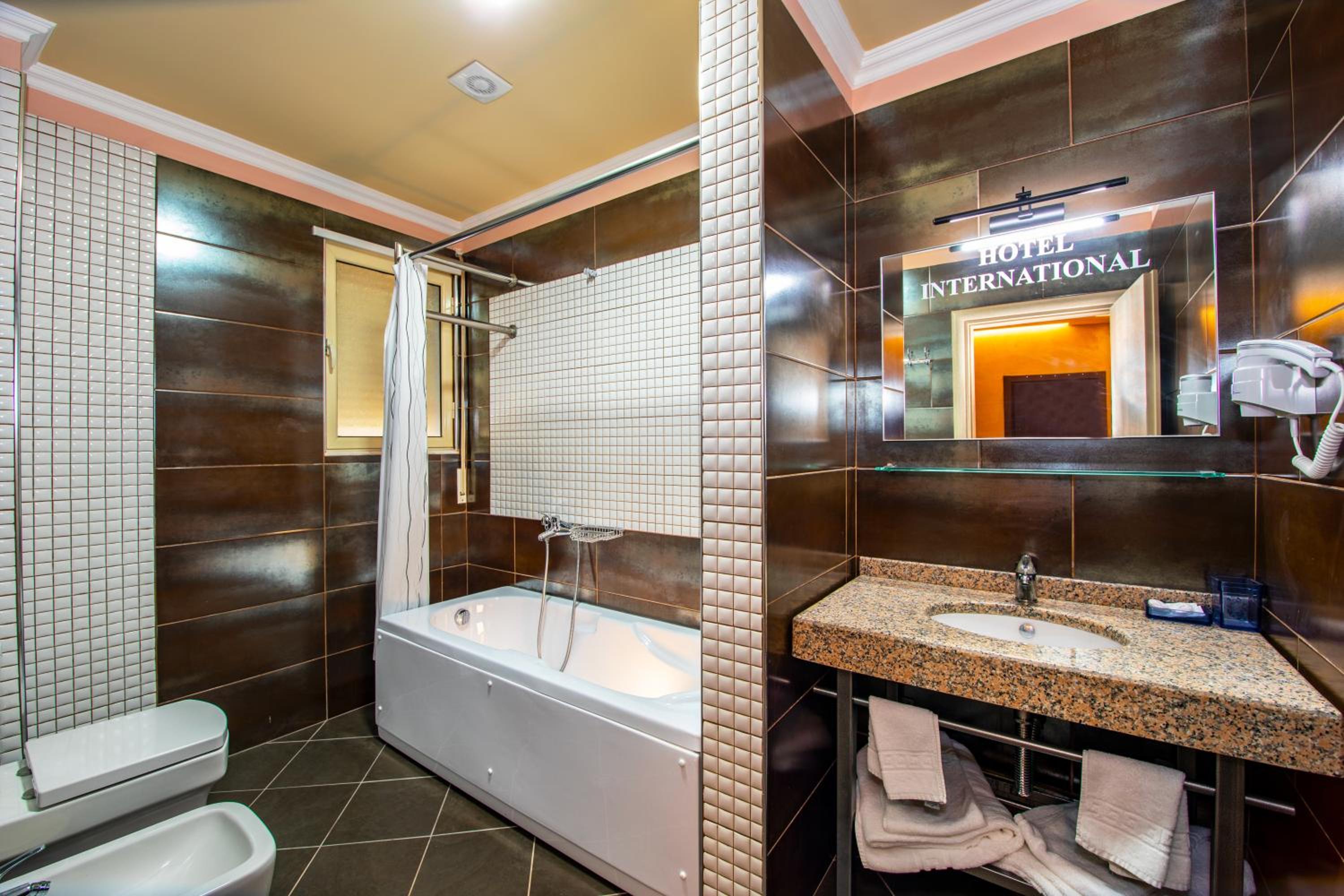 Deluxe Triple Room photo 2