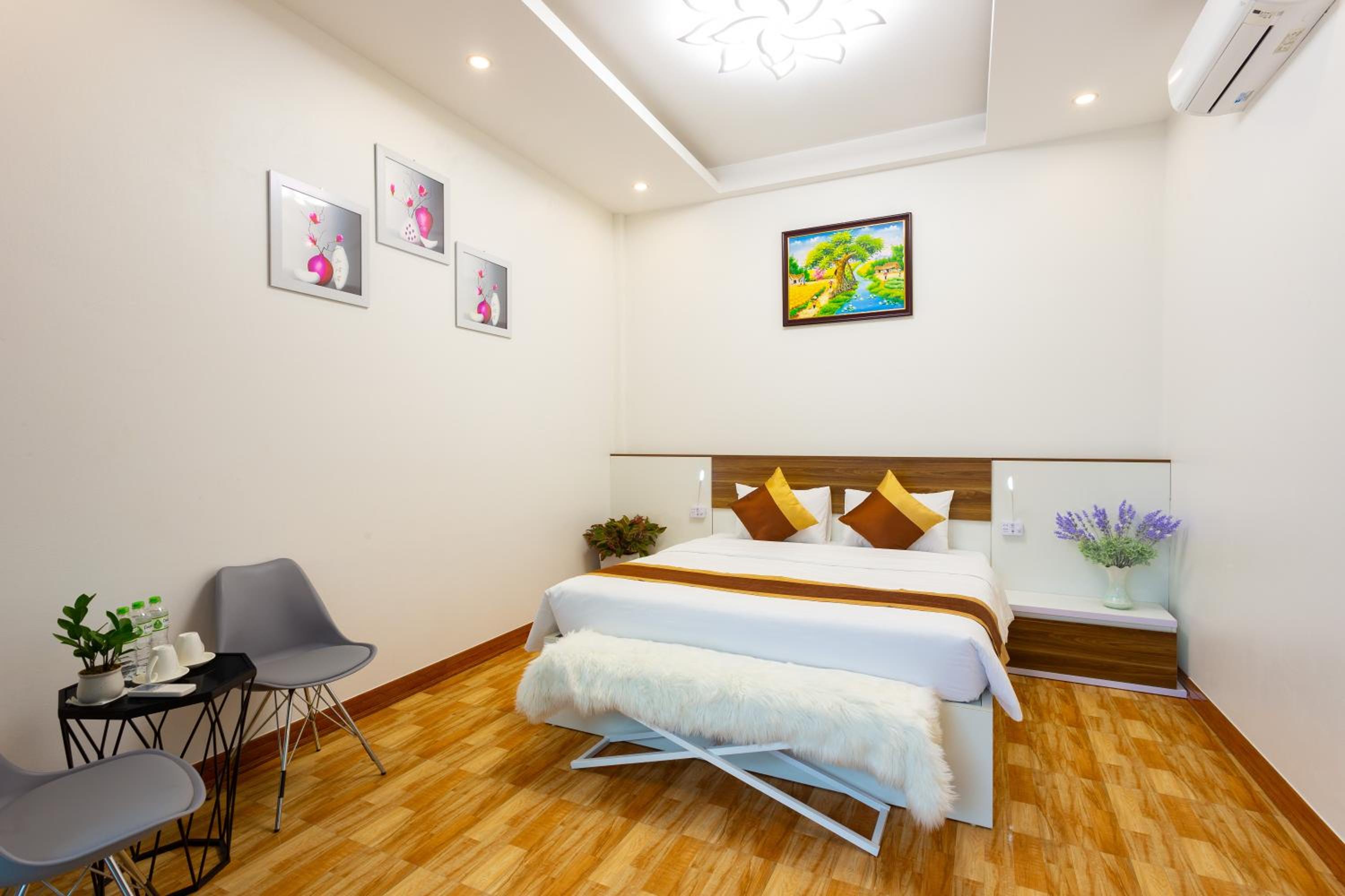 Deluxe Queen Room