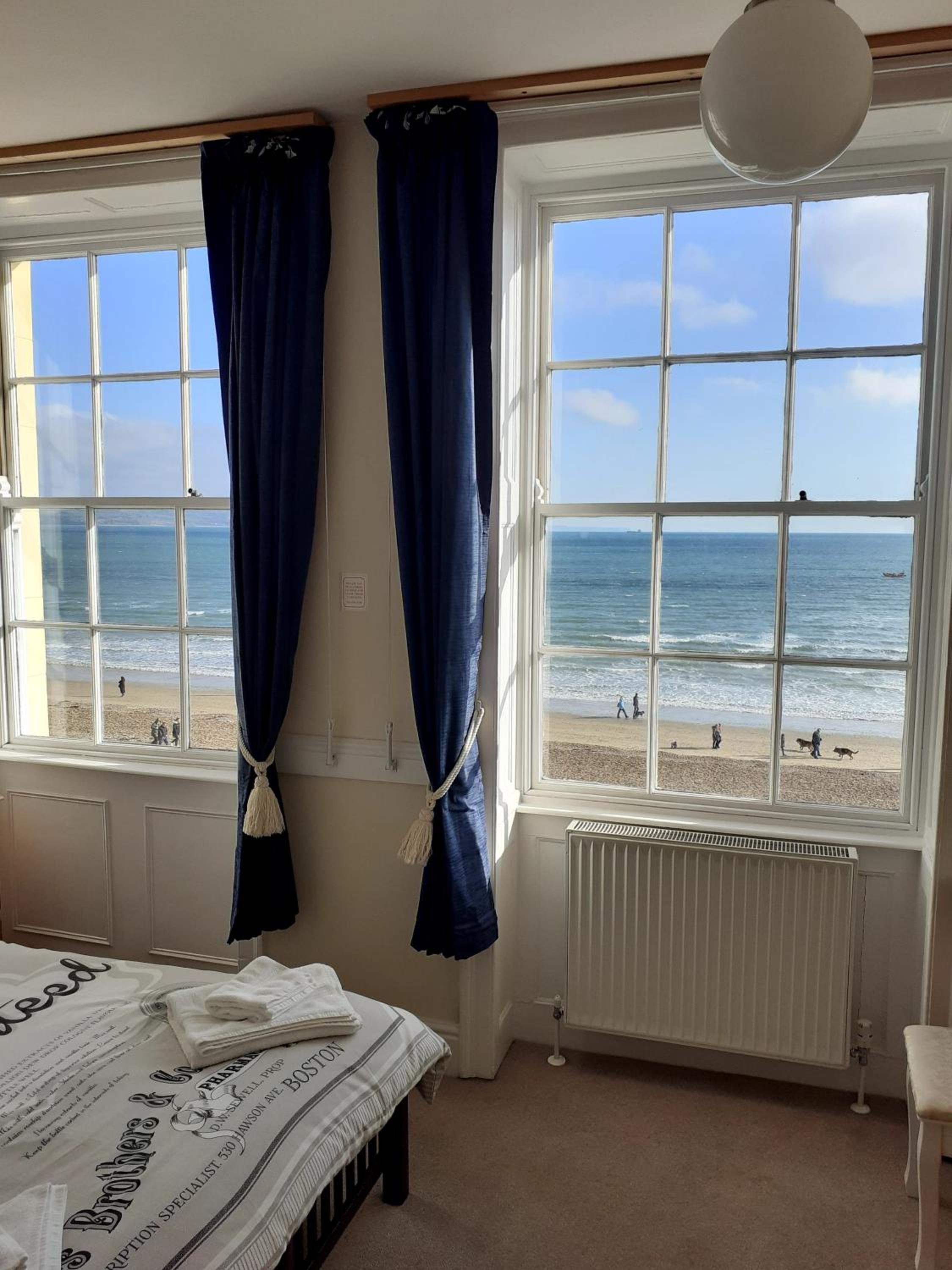 Large Double Room with Sea View - Photo 3