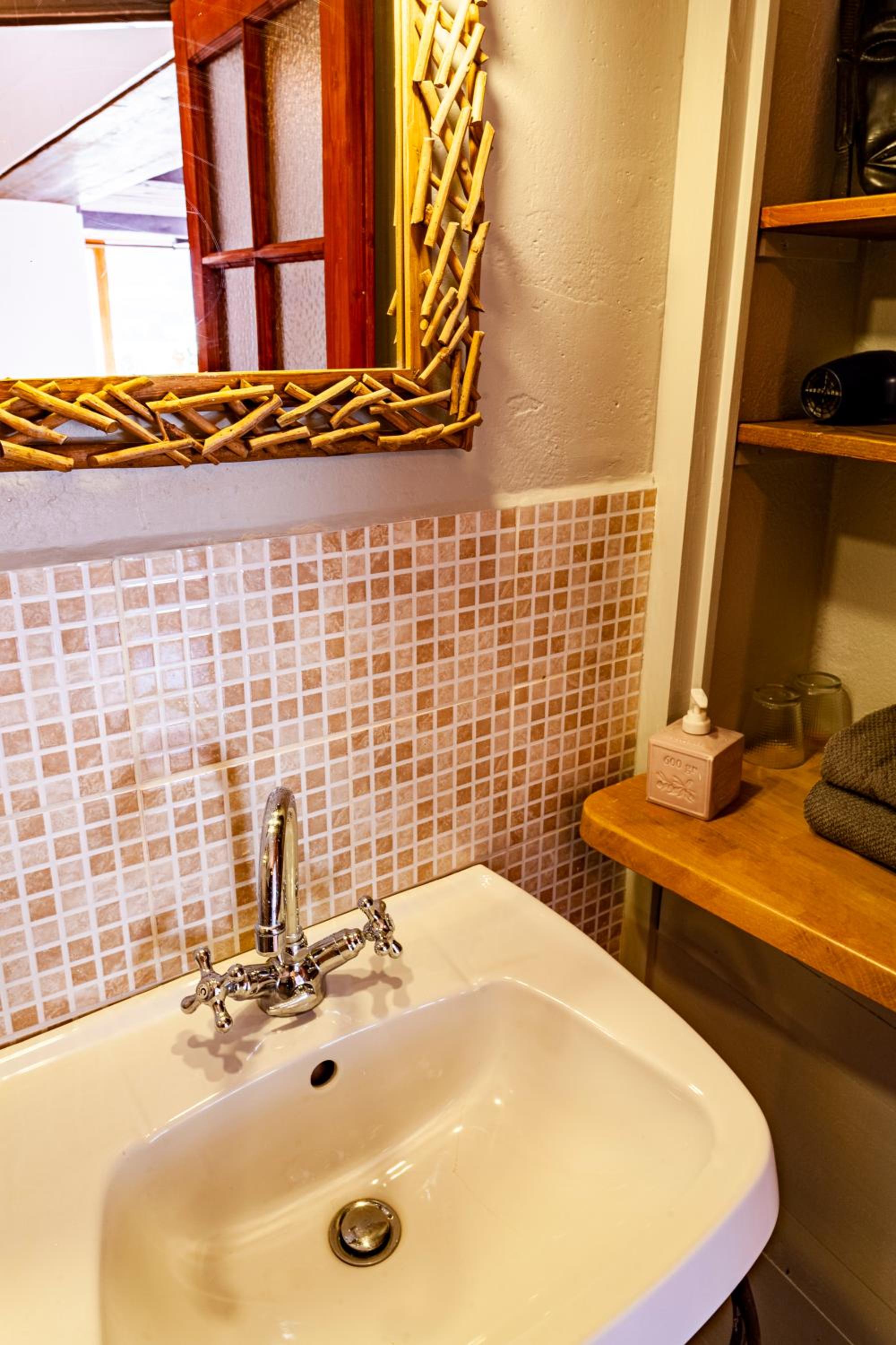 Double Room - Photo 7