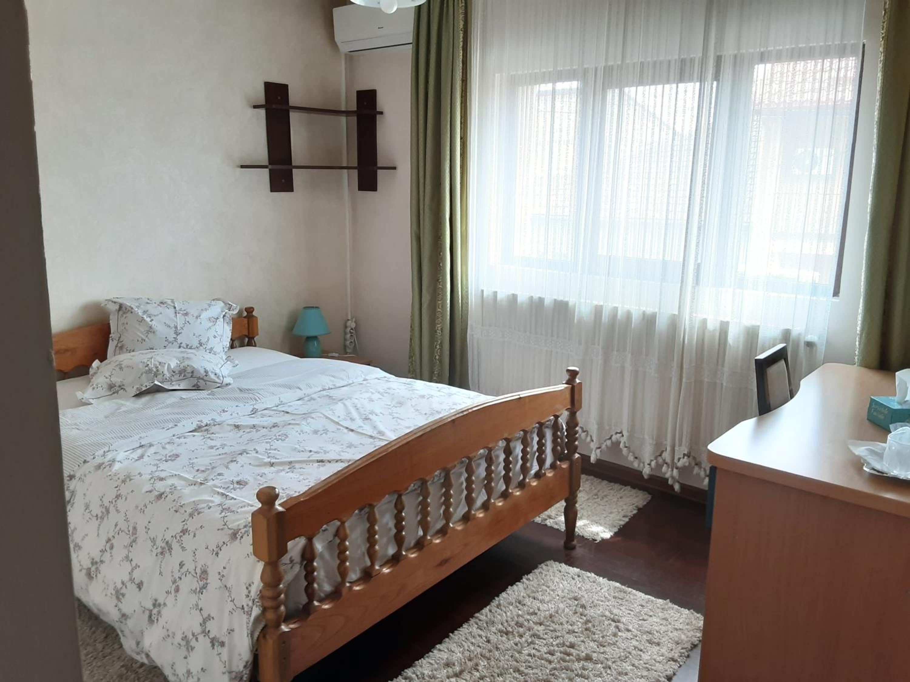 Deluxe Queen Room - Photo 1