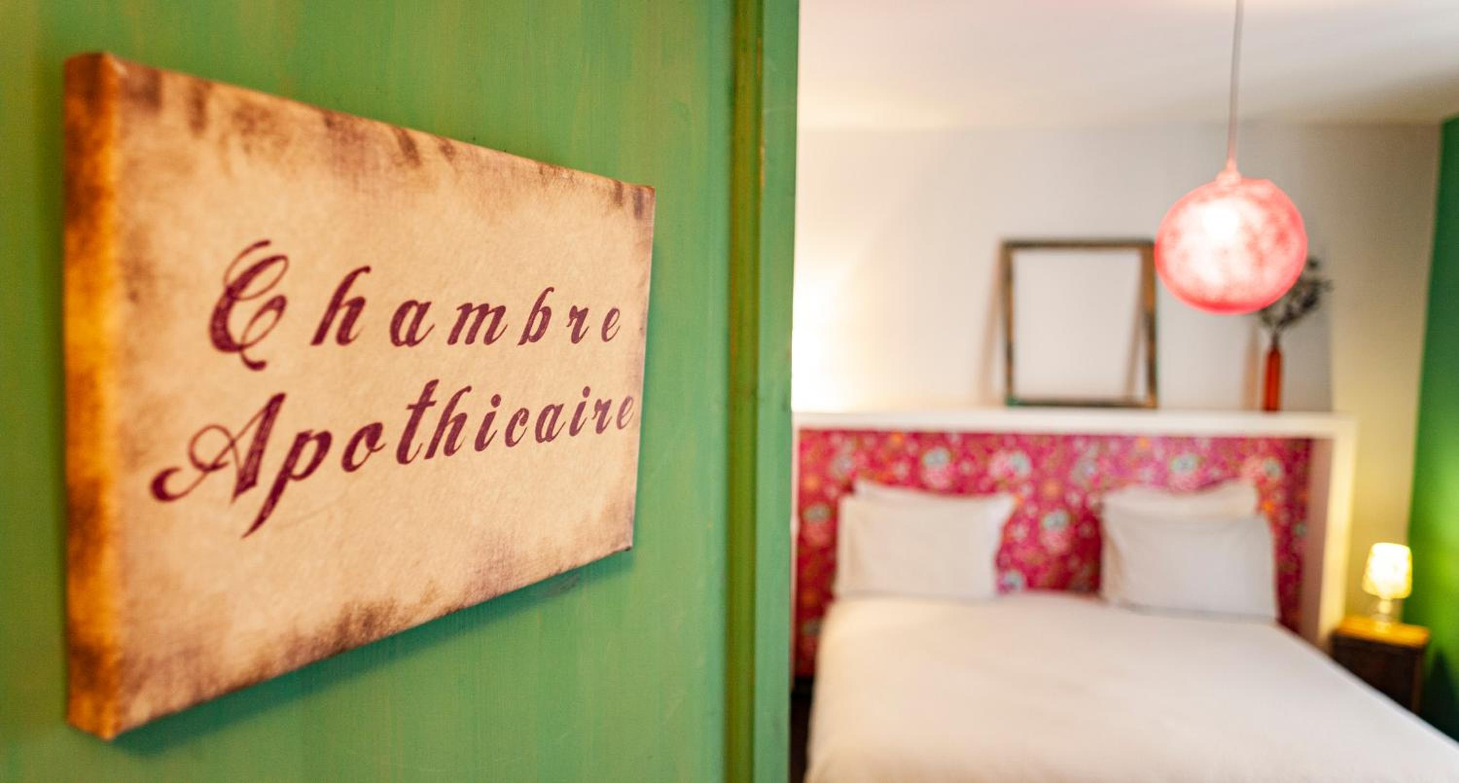 Standard King Room - Photo 9
