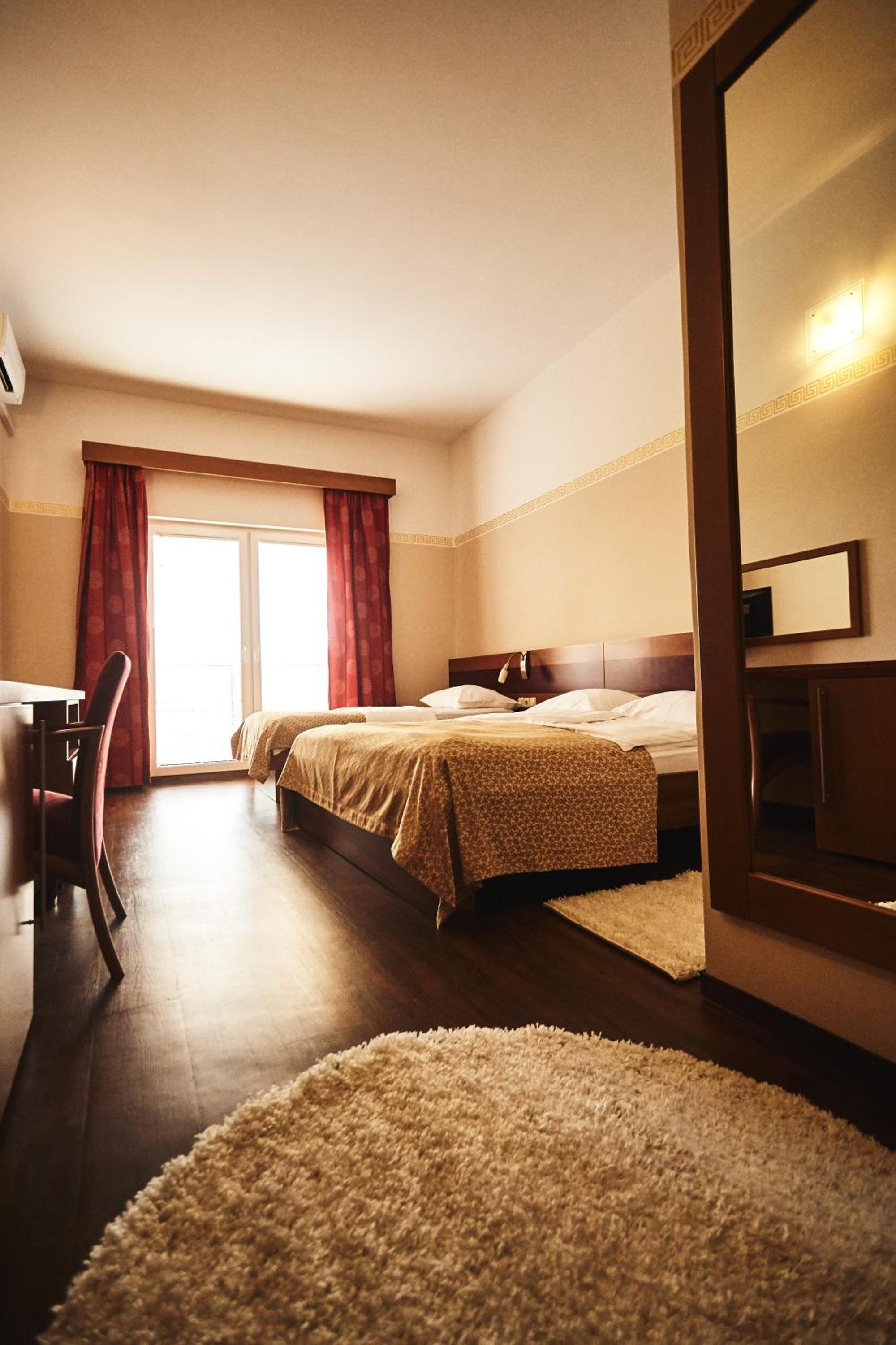 Large Double or Twin Room photo 2