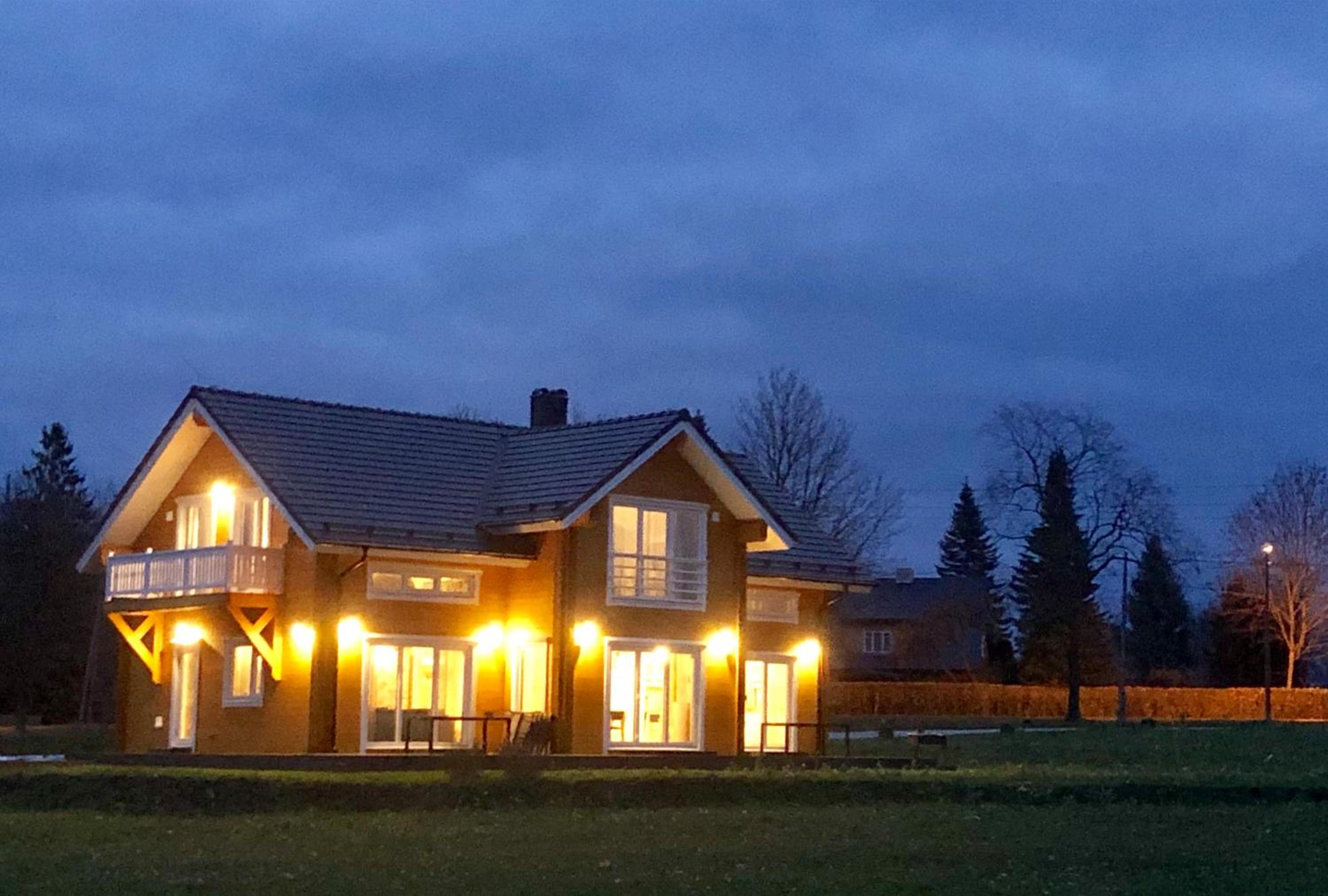 Five-Bedroom House - Photo 23
