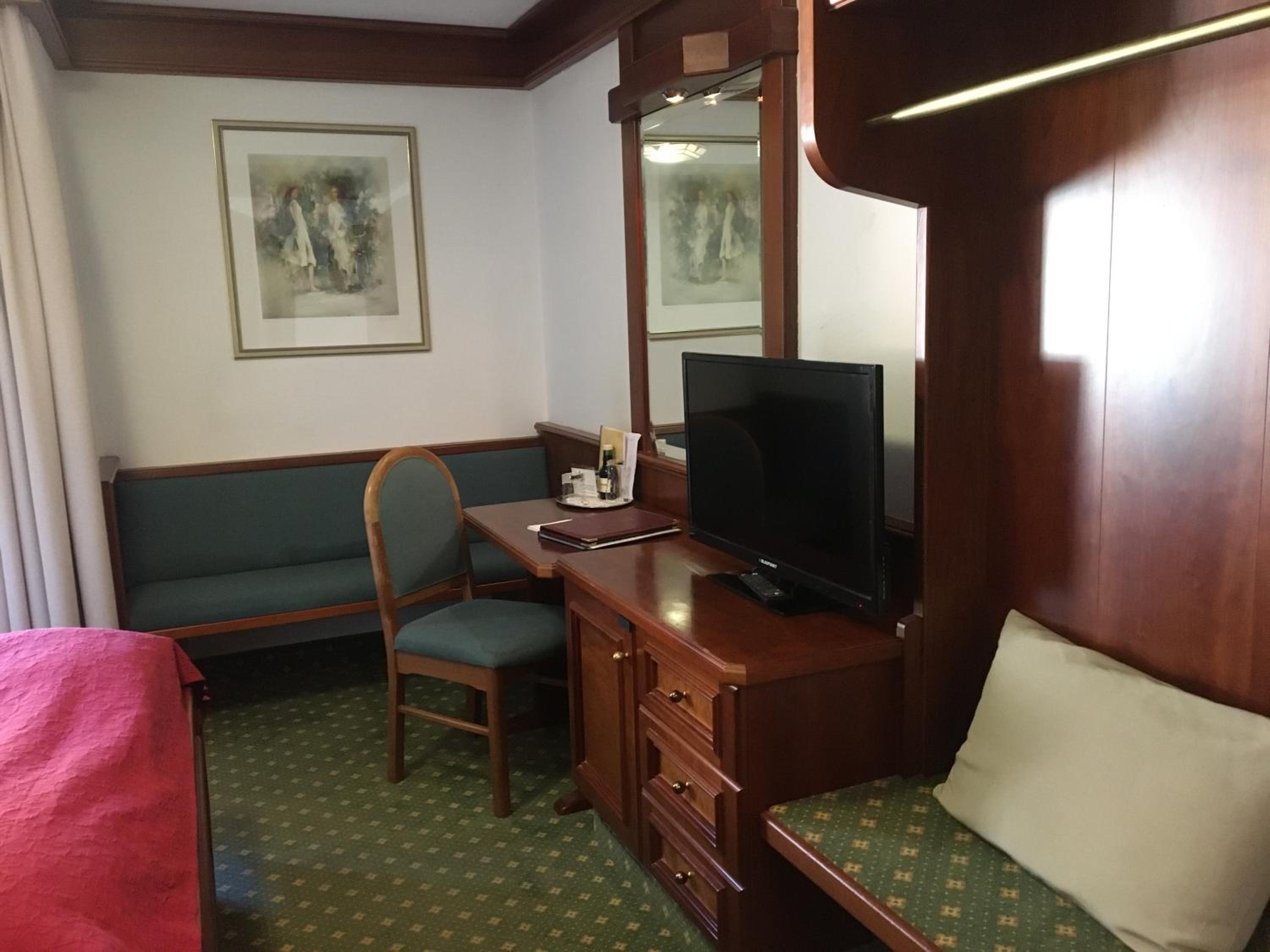 Standard Double Room - Photo 11