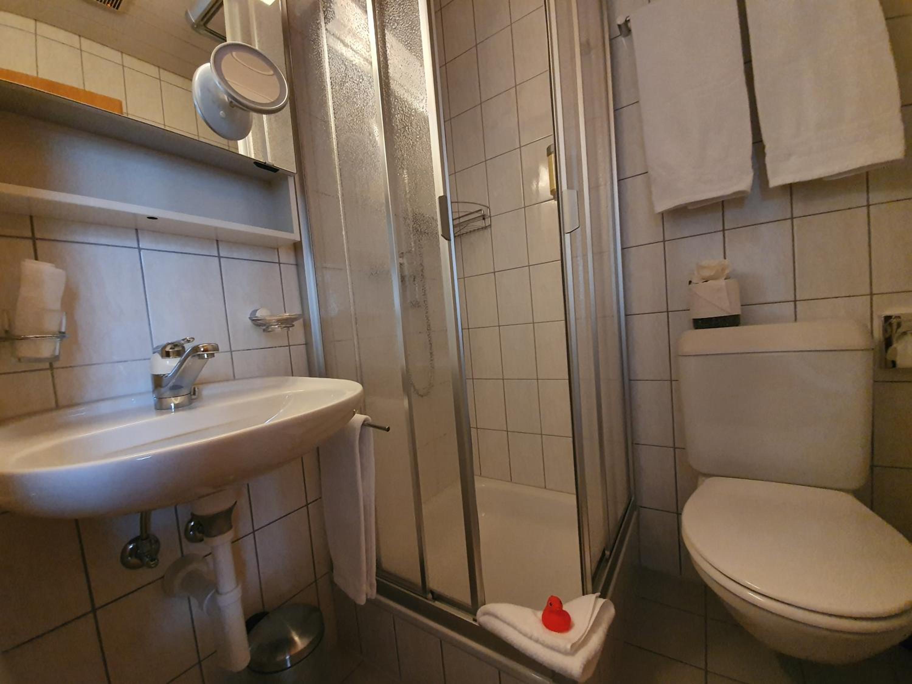 Double Room with Lake View - Photo 3