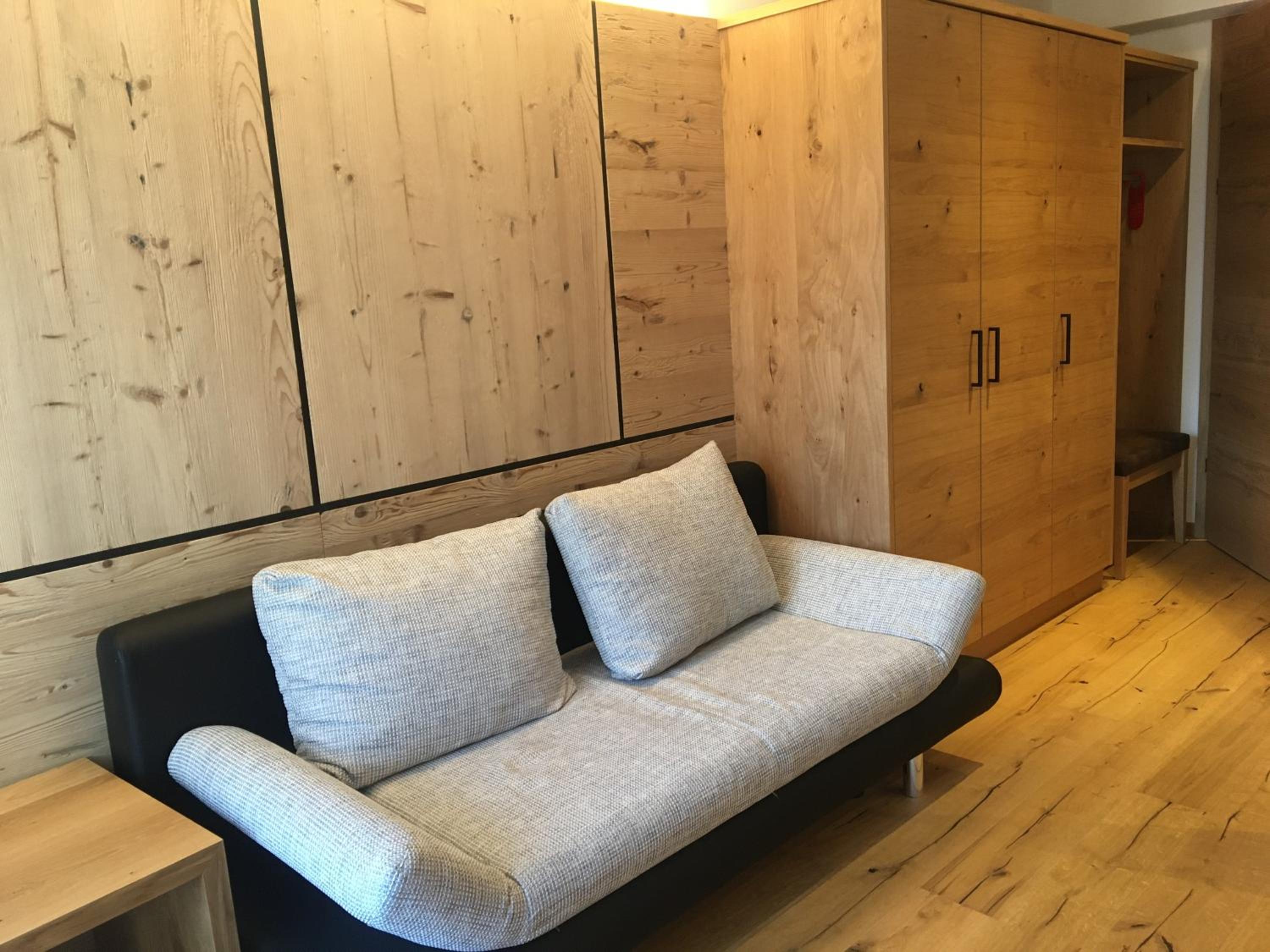 Junior Suite with Balcony - Photo 2