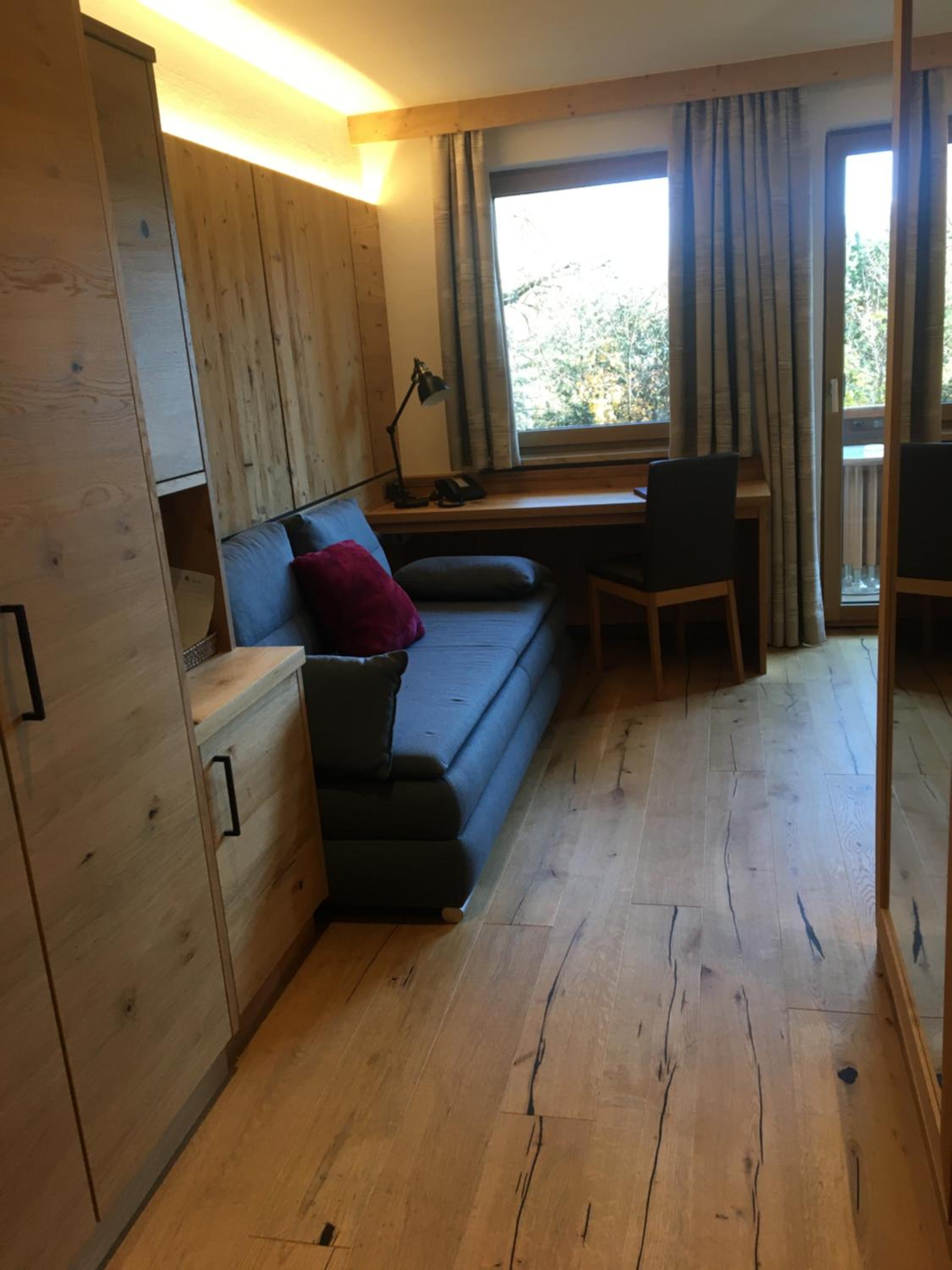 Junior Suite with Balcony - Photo 15