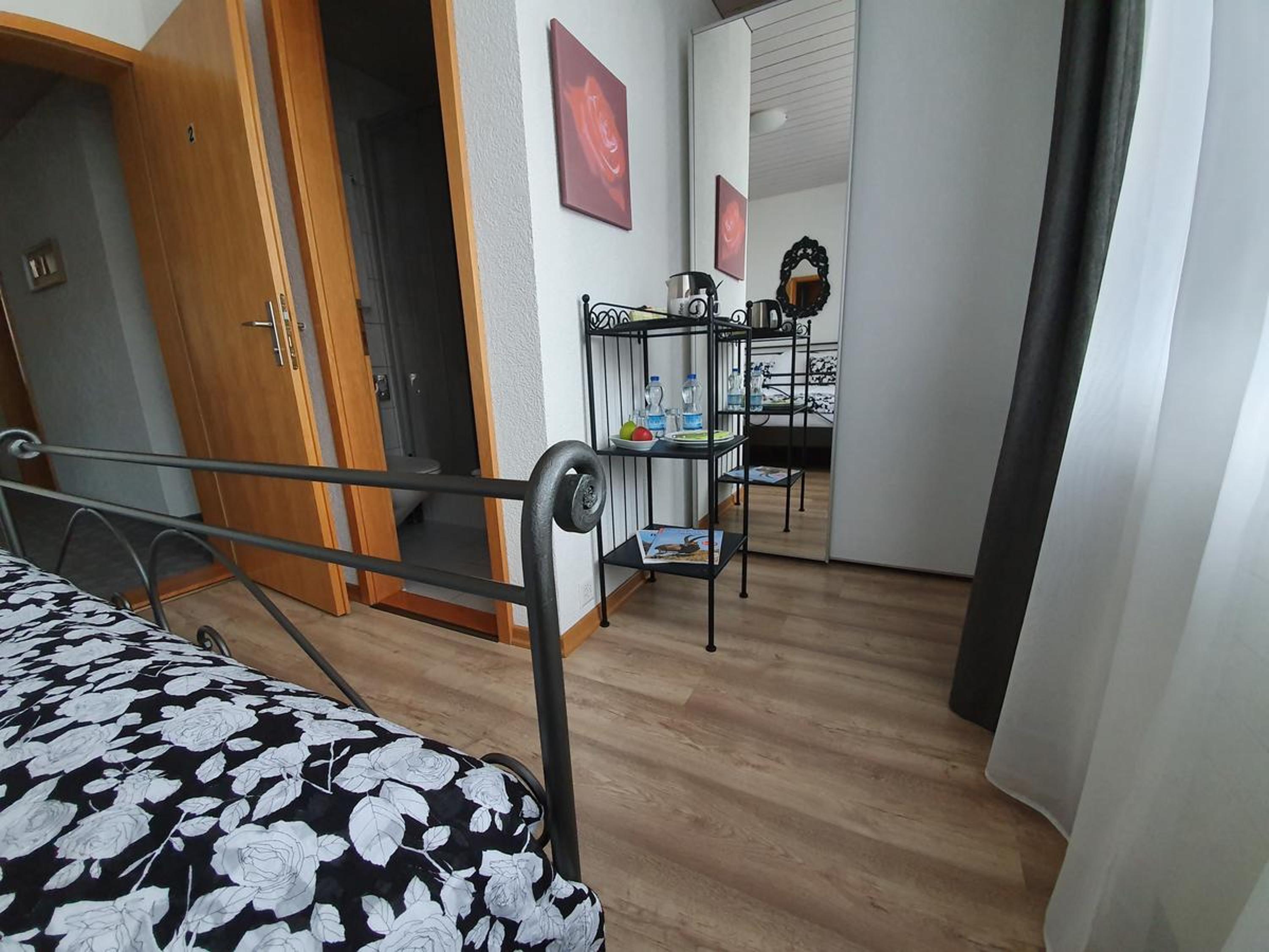 Double Room with Balcony - Photo 7