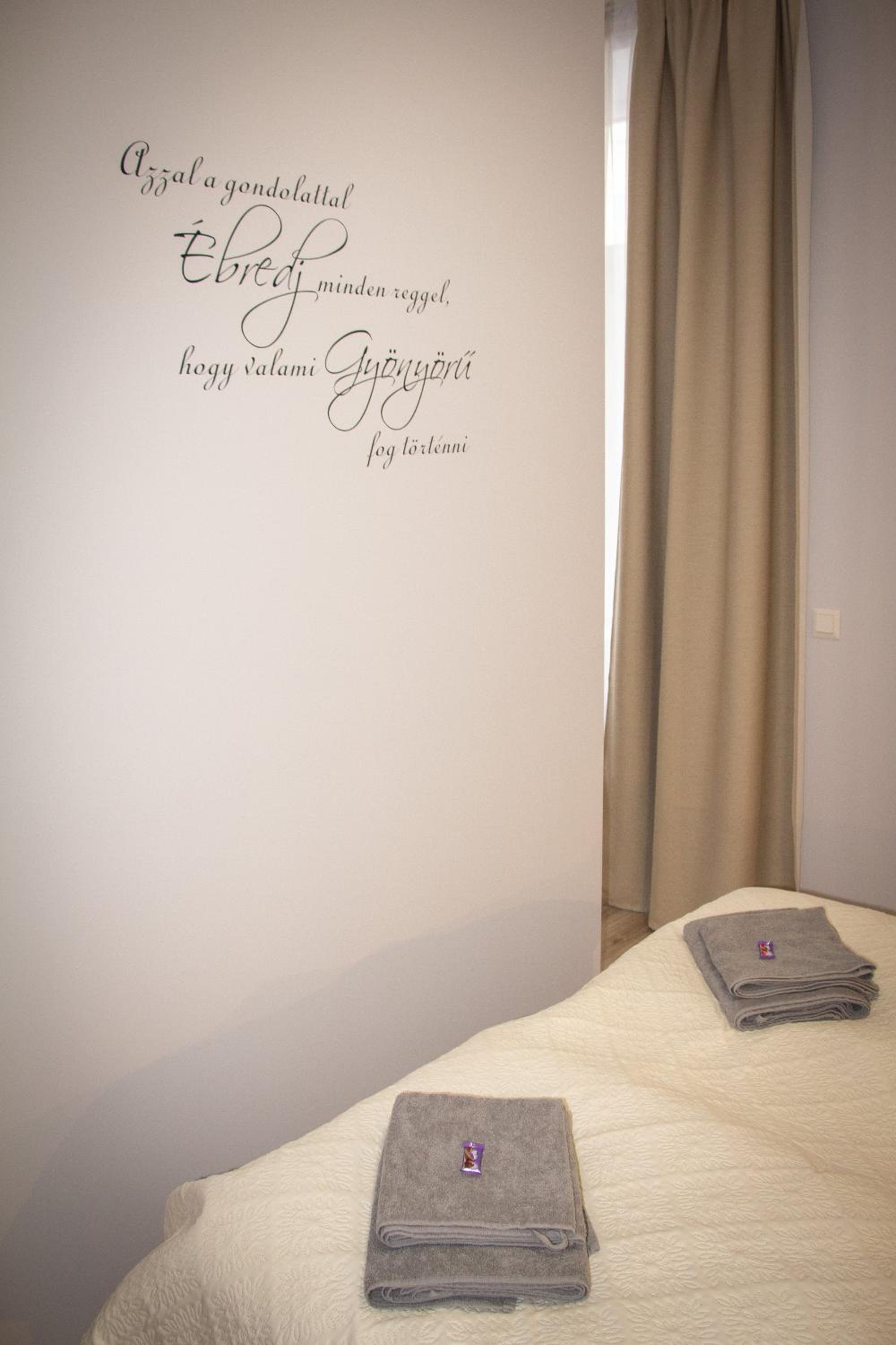 Studio Apartment - Photo 14