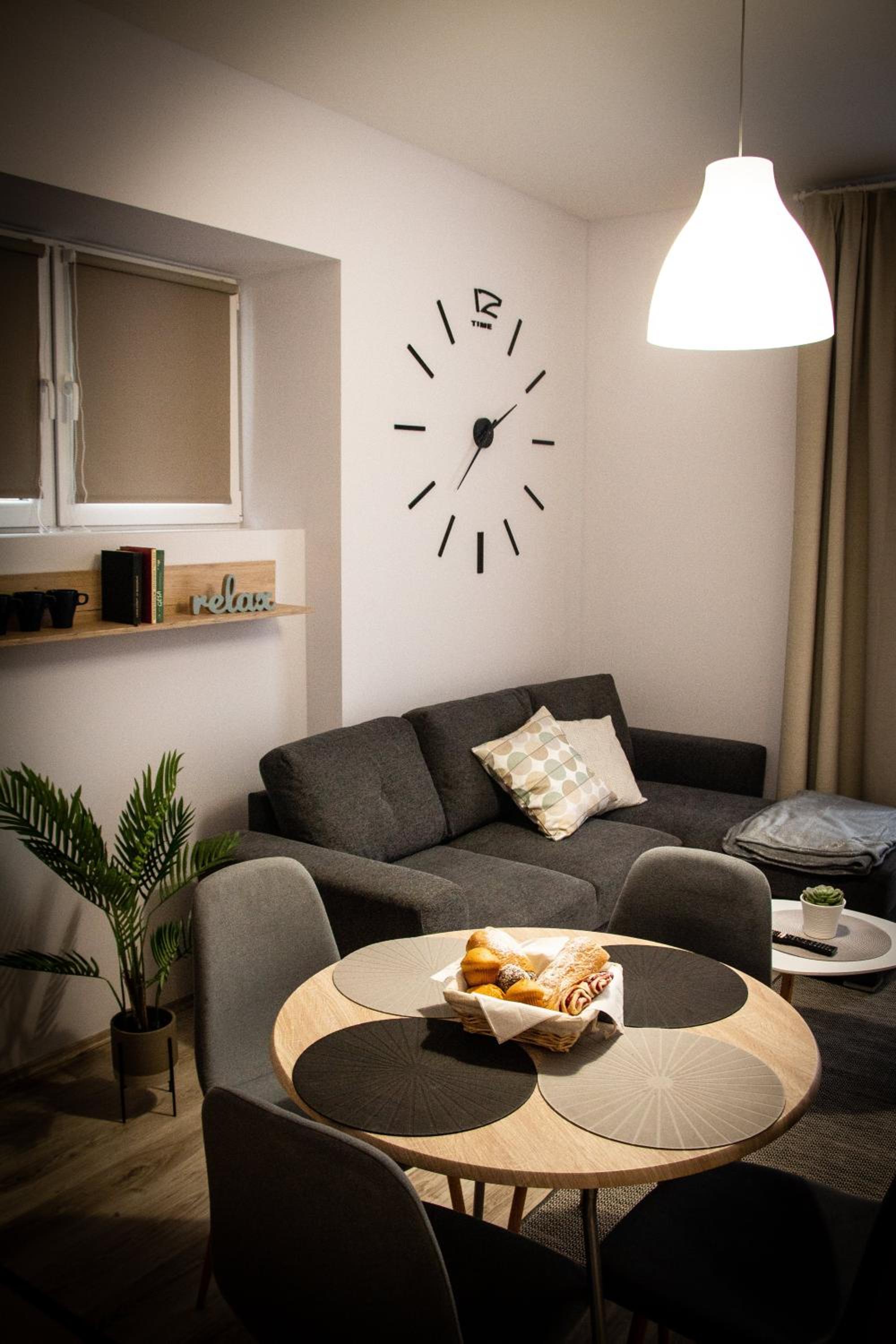 Studio Apartment - Photo 1