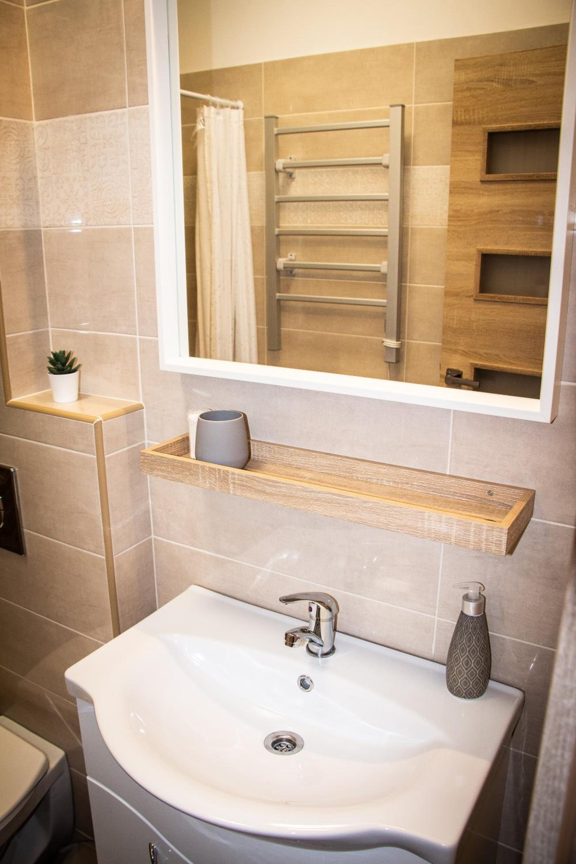 Studio Apartment - Photo 2