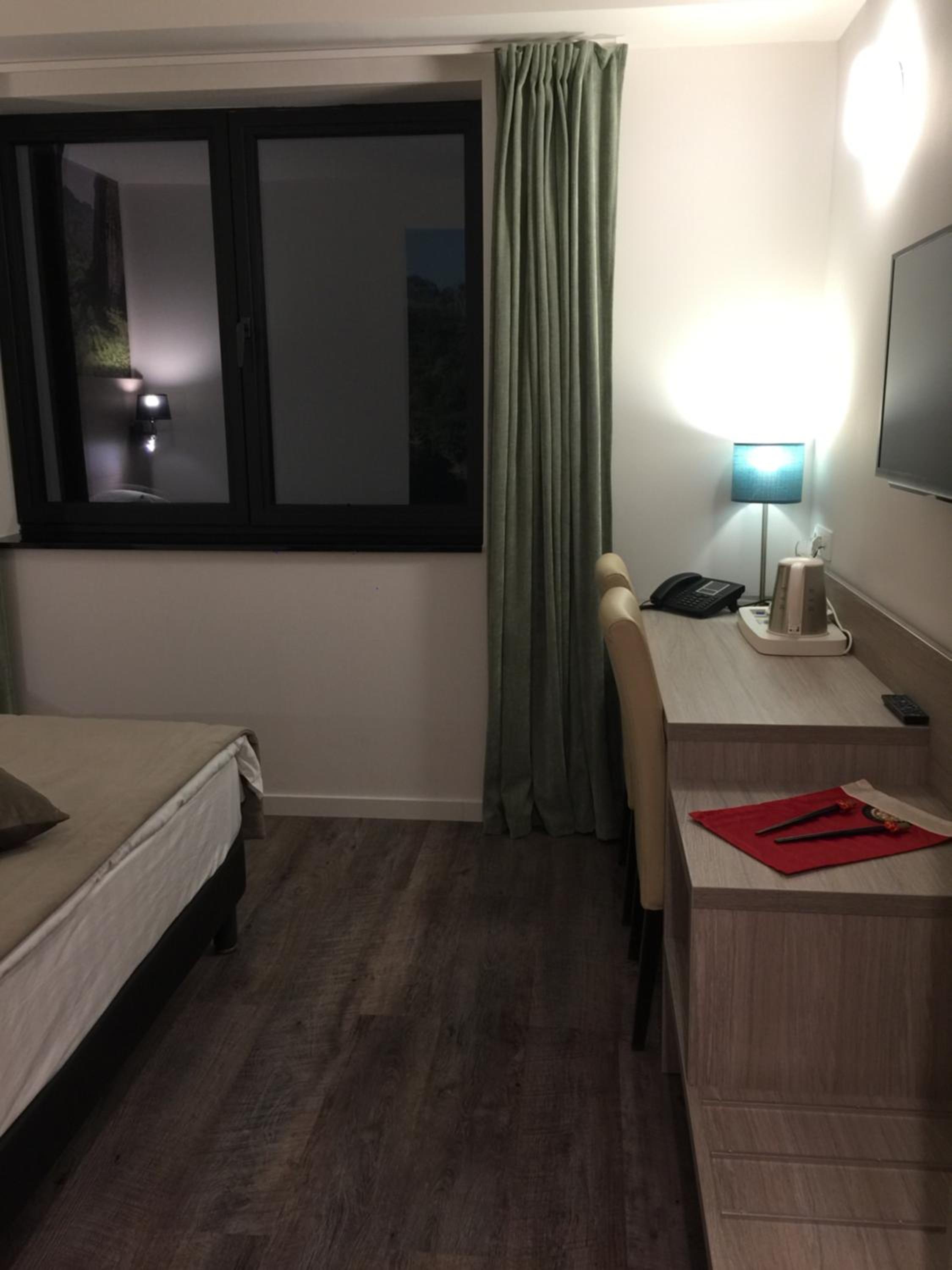Deluxe Double Room (2 Adults + 1 Child) photo 1