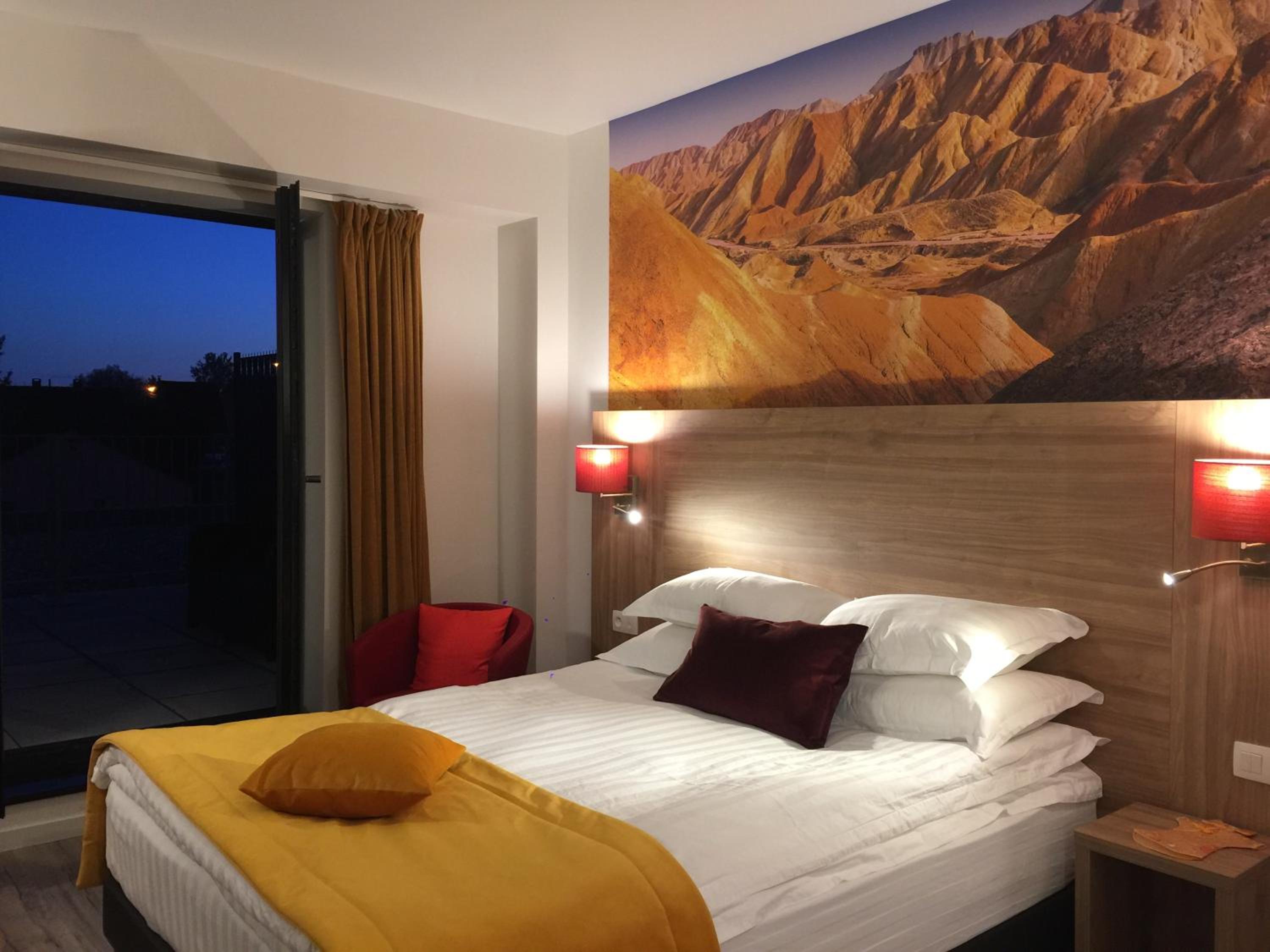 Double Room with Balcony - Photo 11