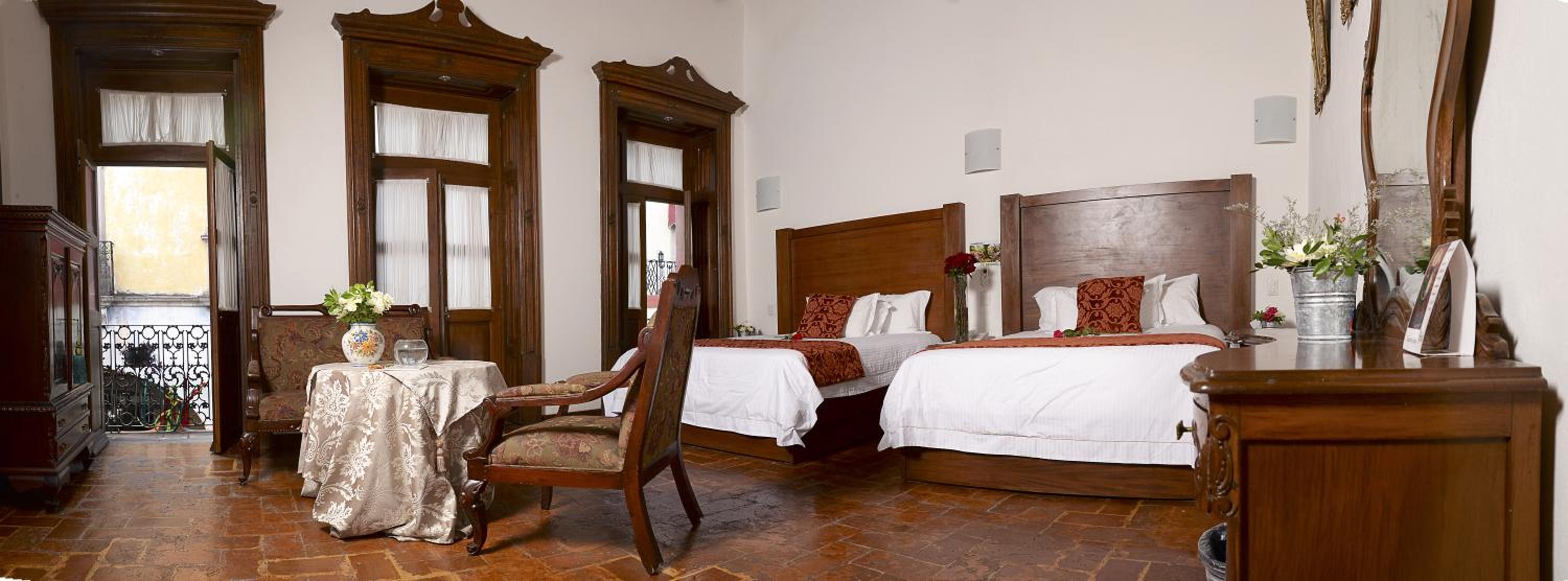 Family Suite with Balcony - Photo 1