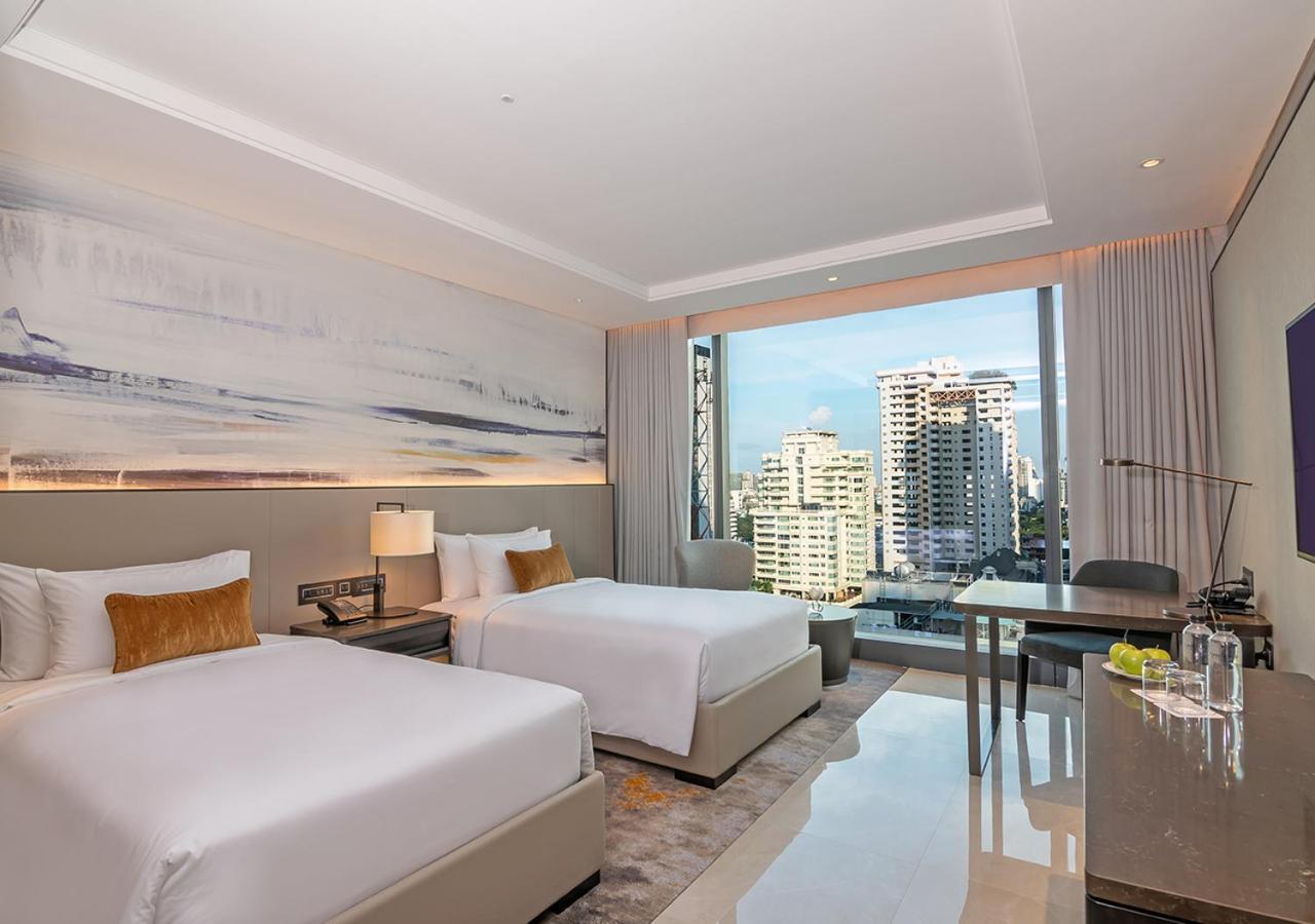 Deluxe Room thumbnail 6