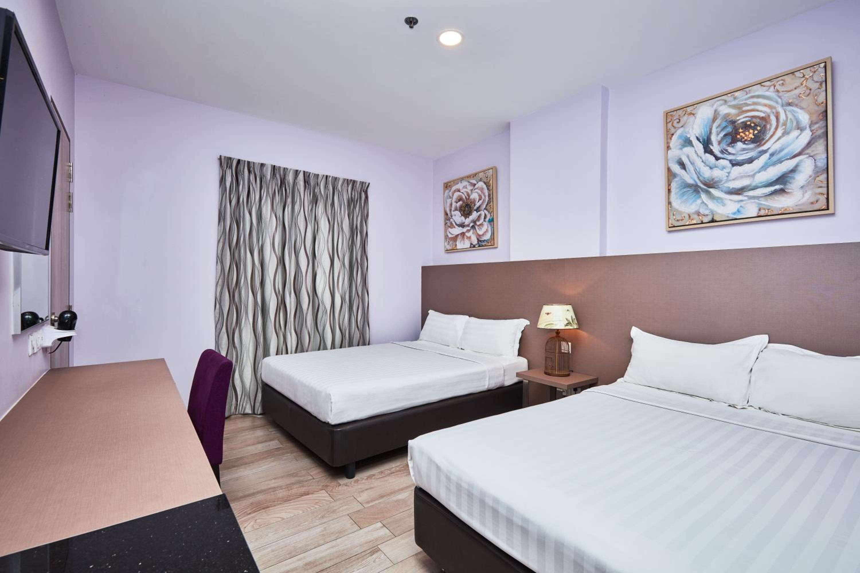Superior Queen Room with Two Queen Beds photo 2